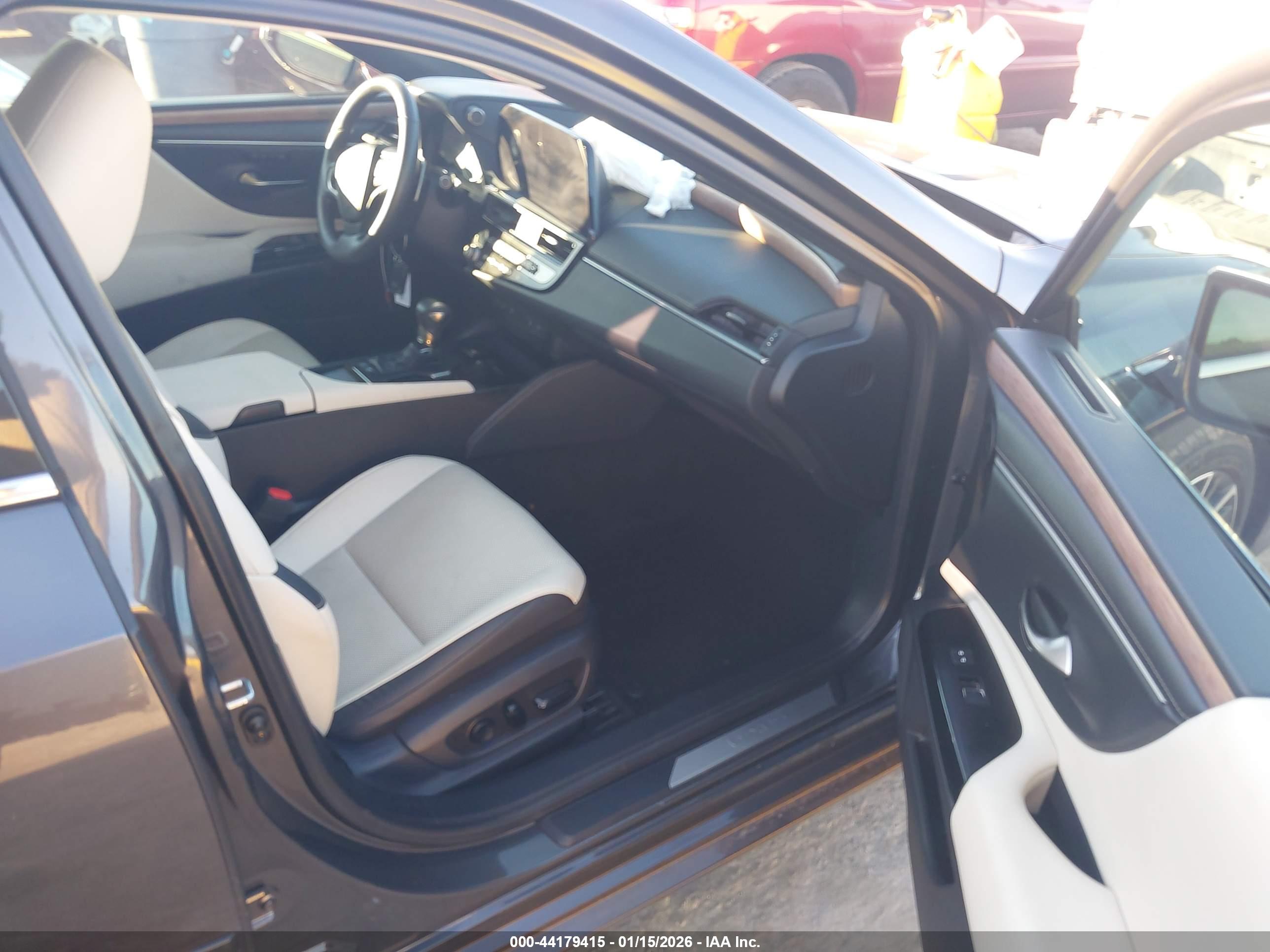 LEXUS ES image 5