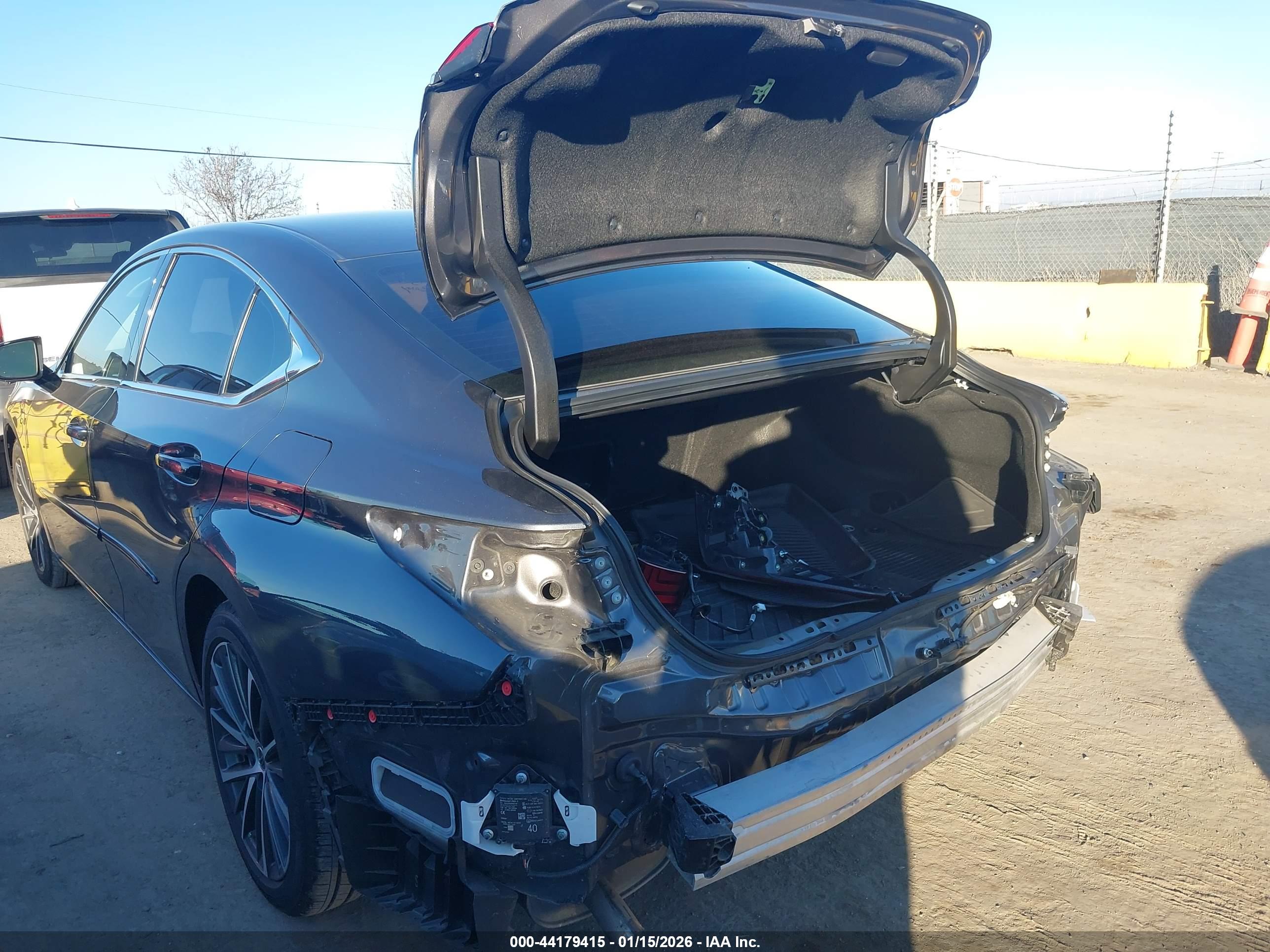LEXUS ES image 6