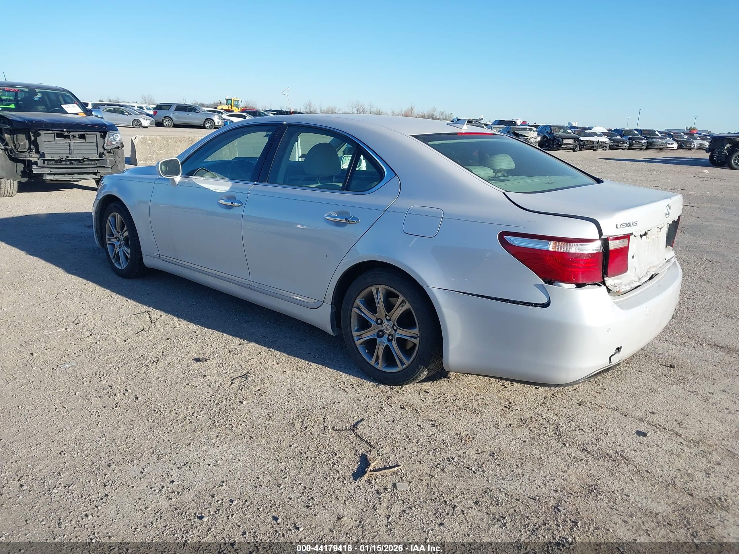 LEXUS LS image 3