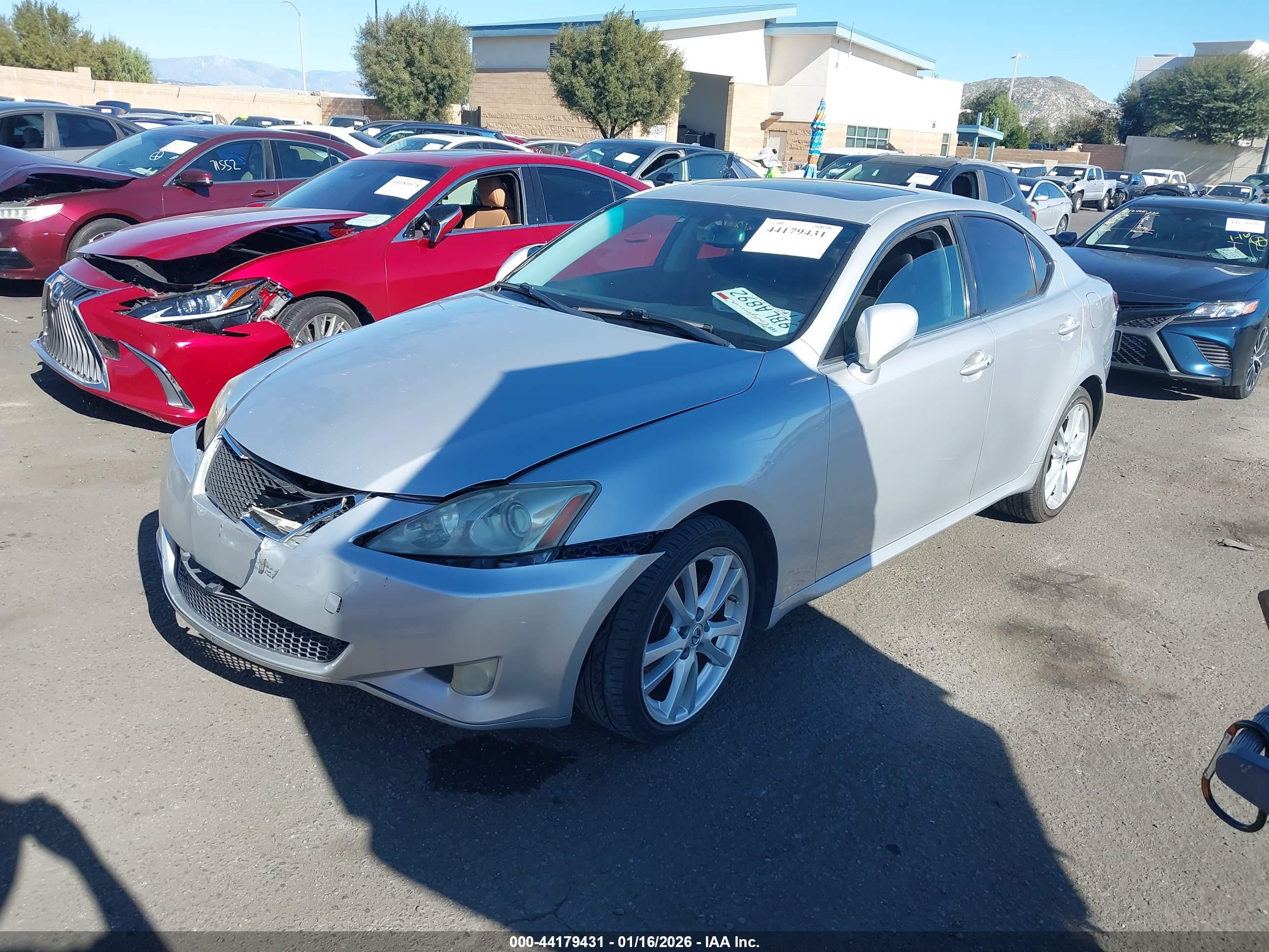 LEXUS IS image 2