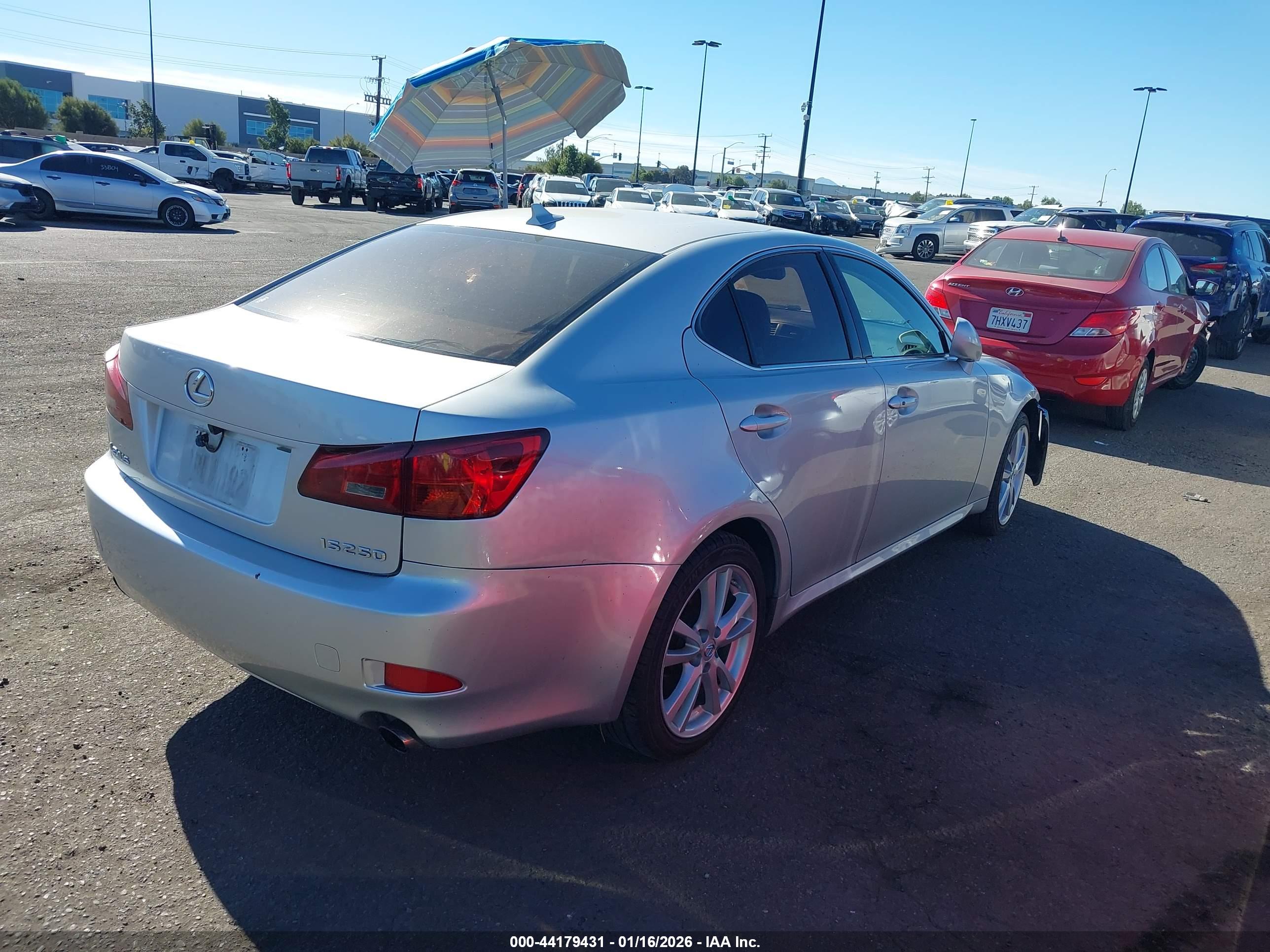LEXUS IS image 4