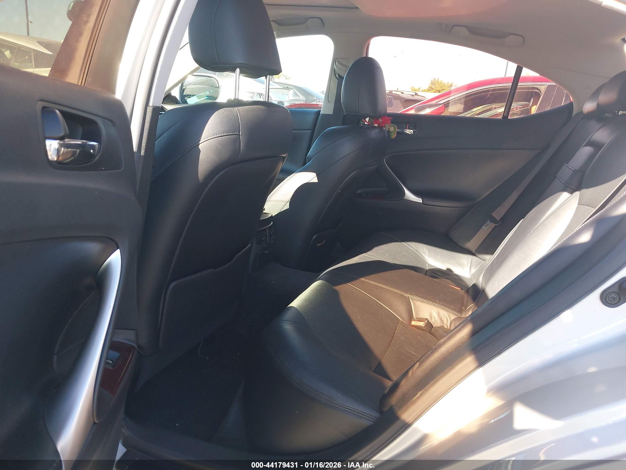 LEXUS IS image 8