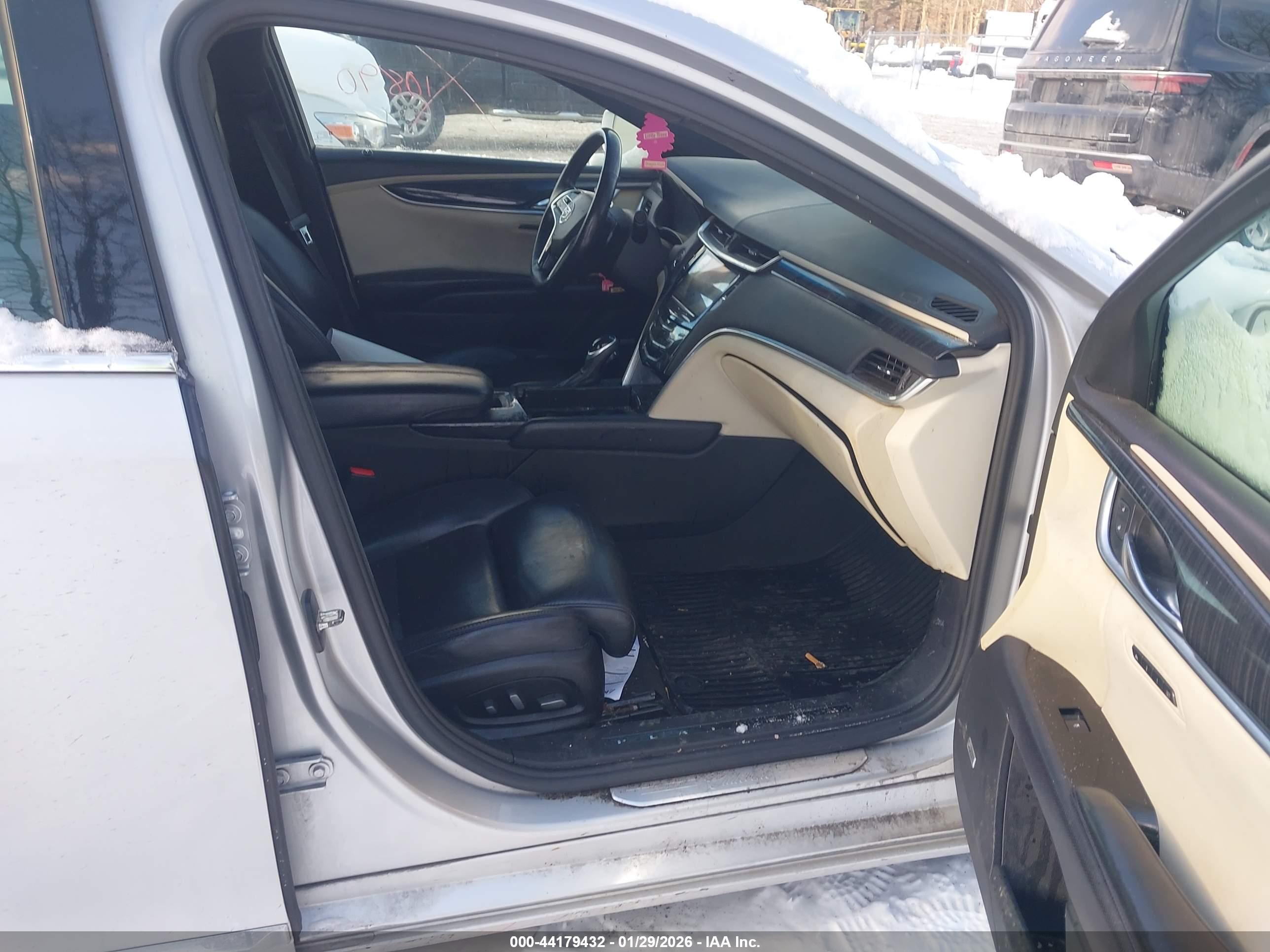 CADILLAC XTS image 5