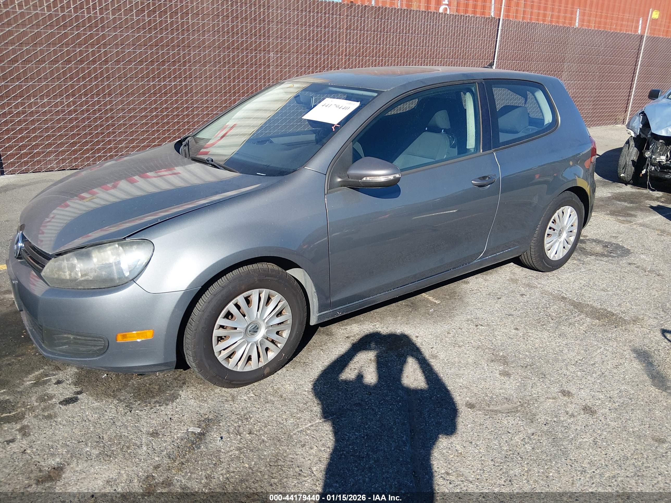 VOLKSWAGEN GOLF image 2