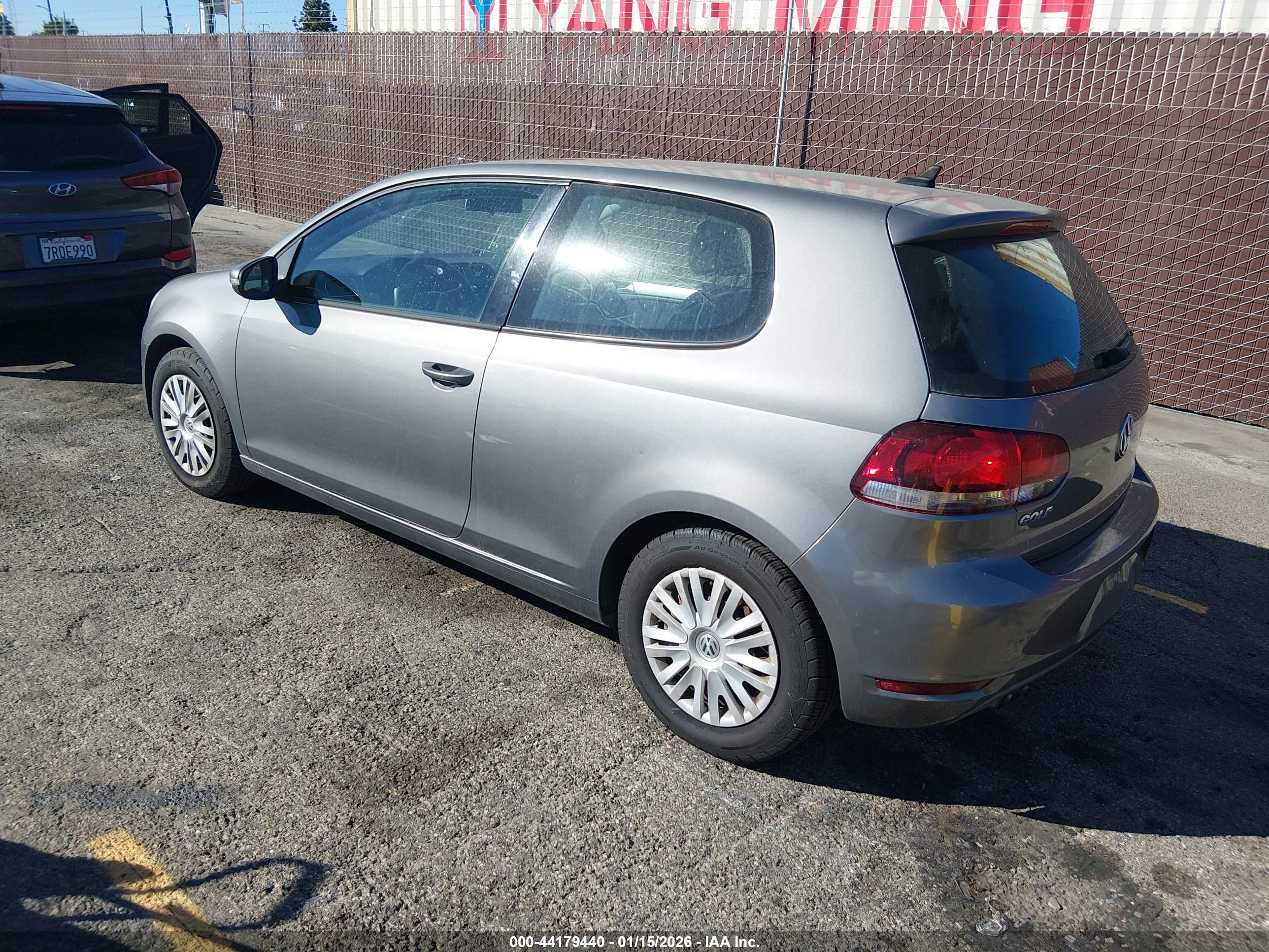 VOLKSWAGEN GOLF image 3