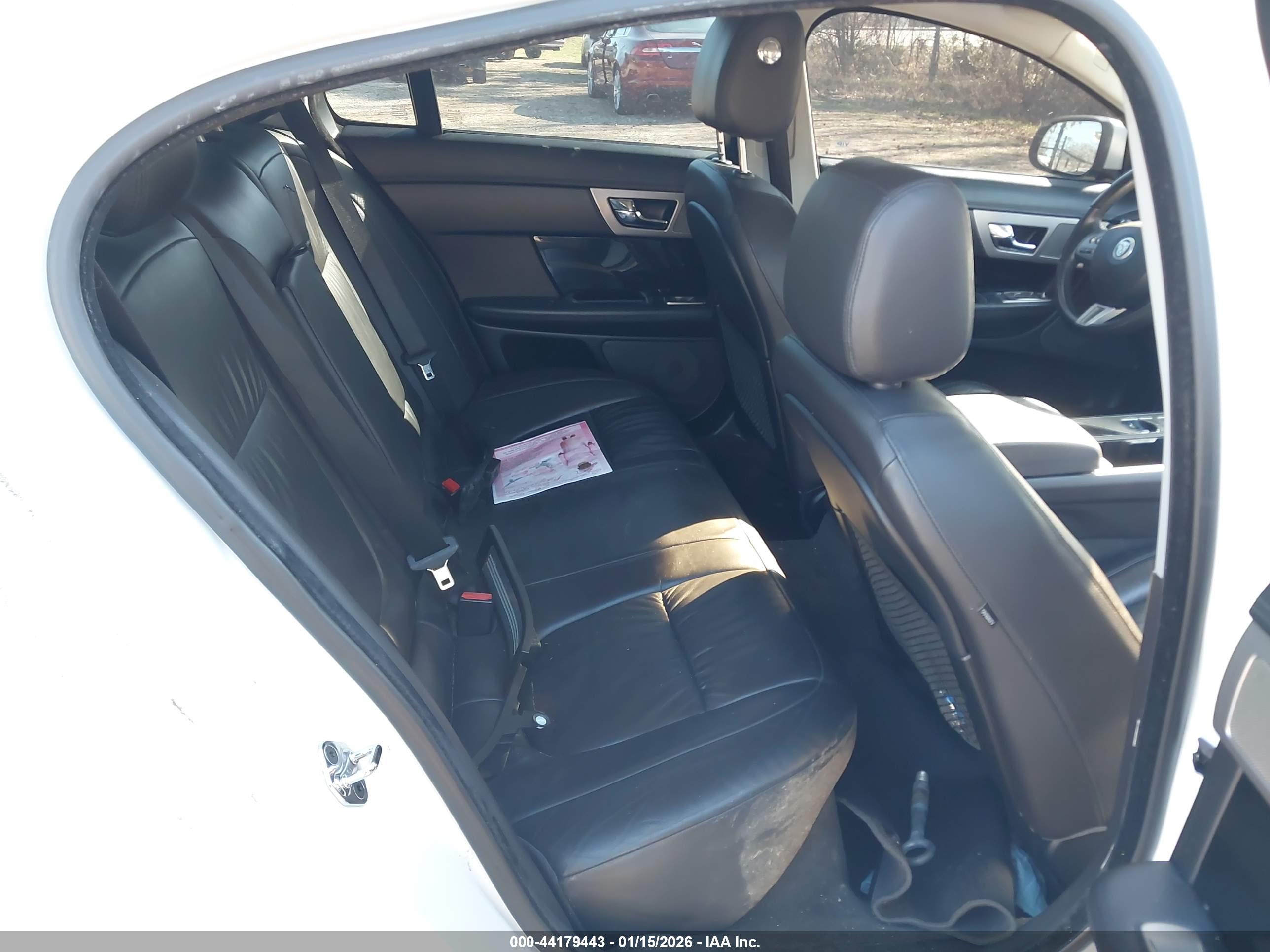 JAGUAR XF image 8