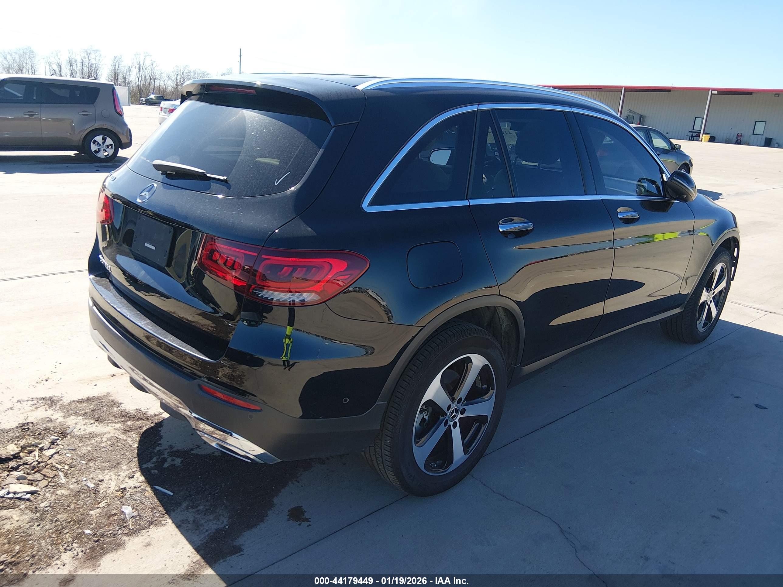 MERCEDES-BENZ GLC image 4