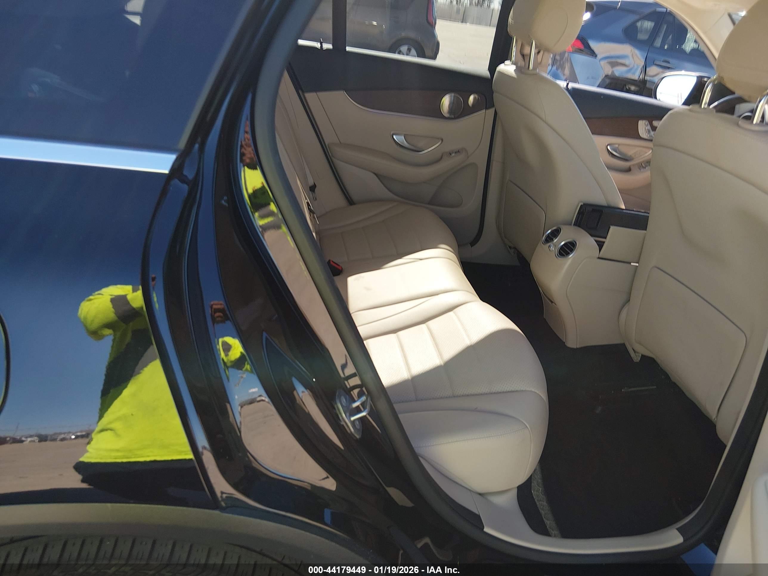 MERCEDES-BENZ GLC image 8