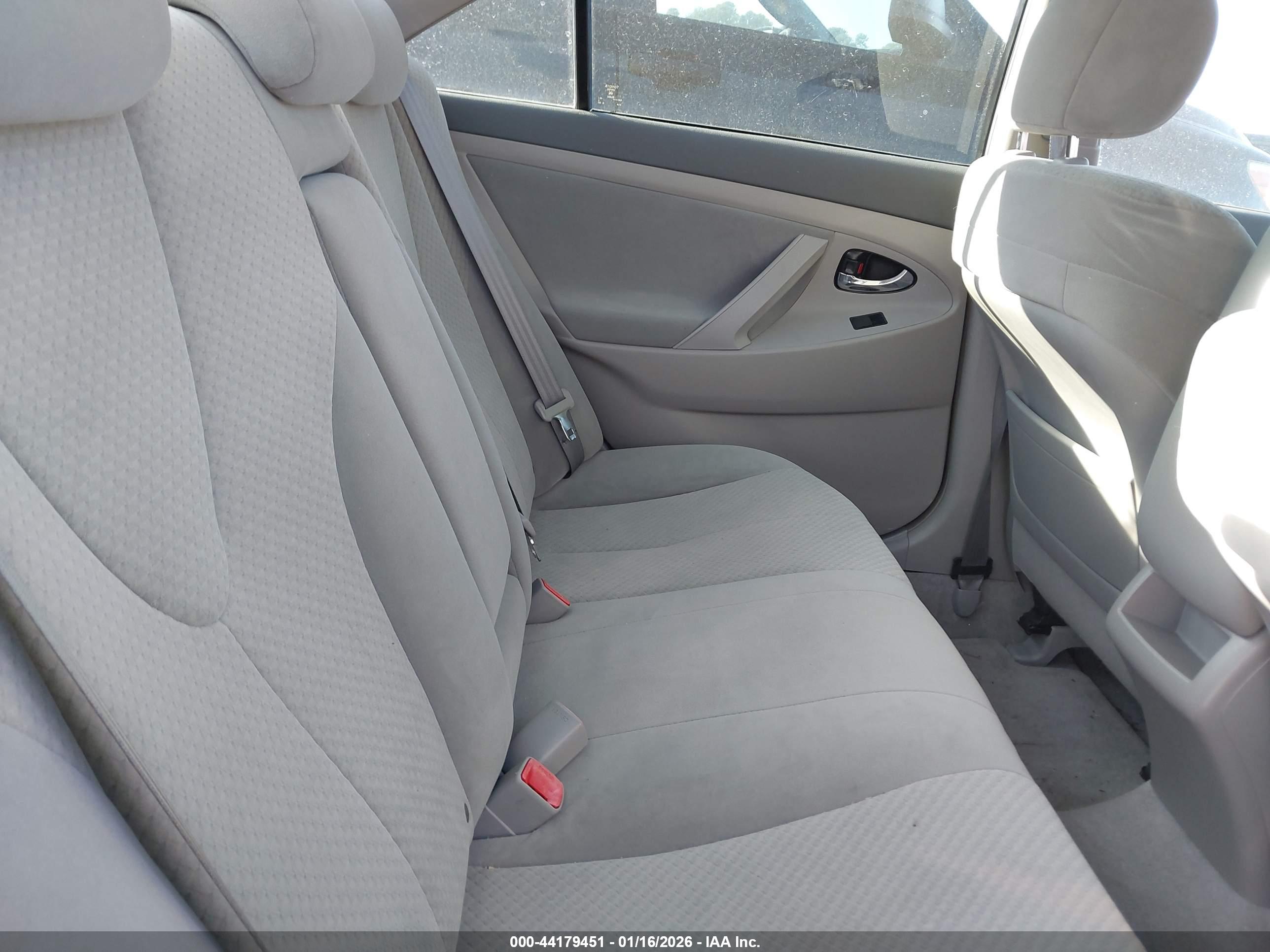 TOYOTA CAMRY image 8