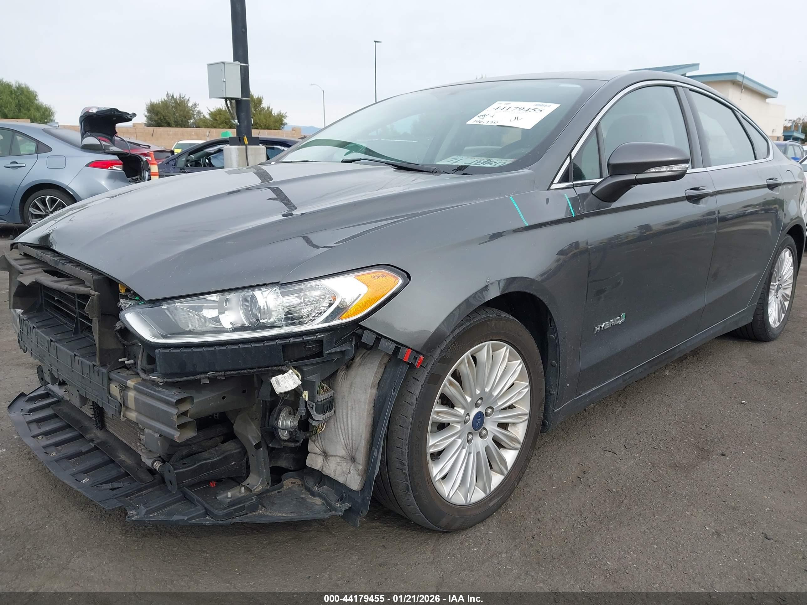 FORD FUSION image 2