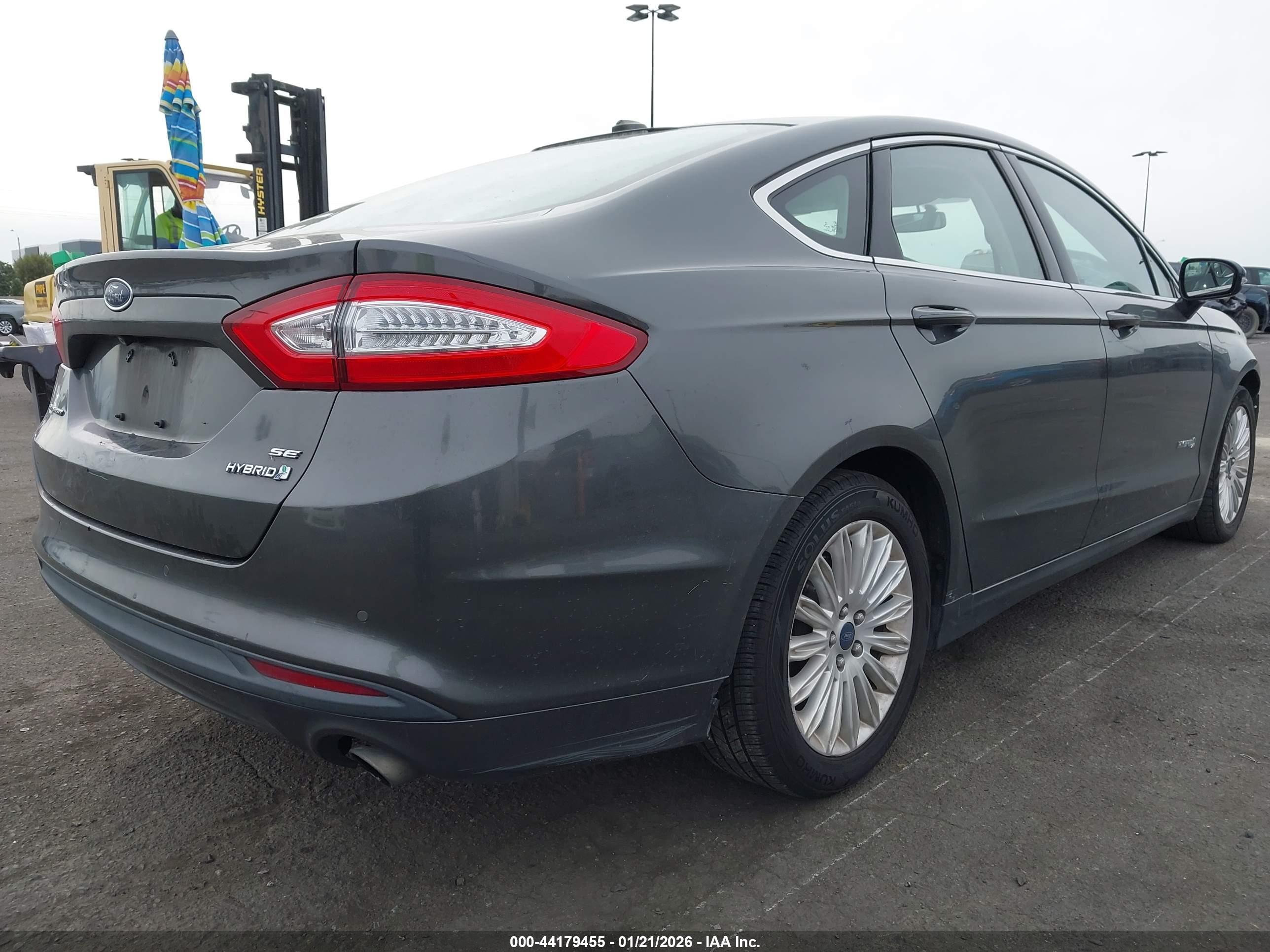 FORD FUSION image 4