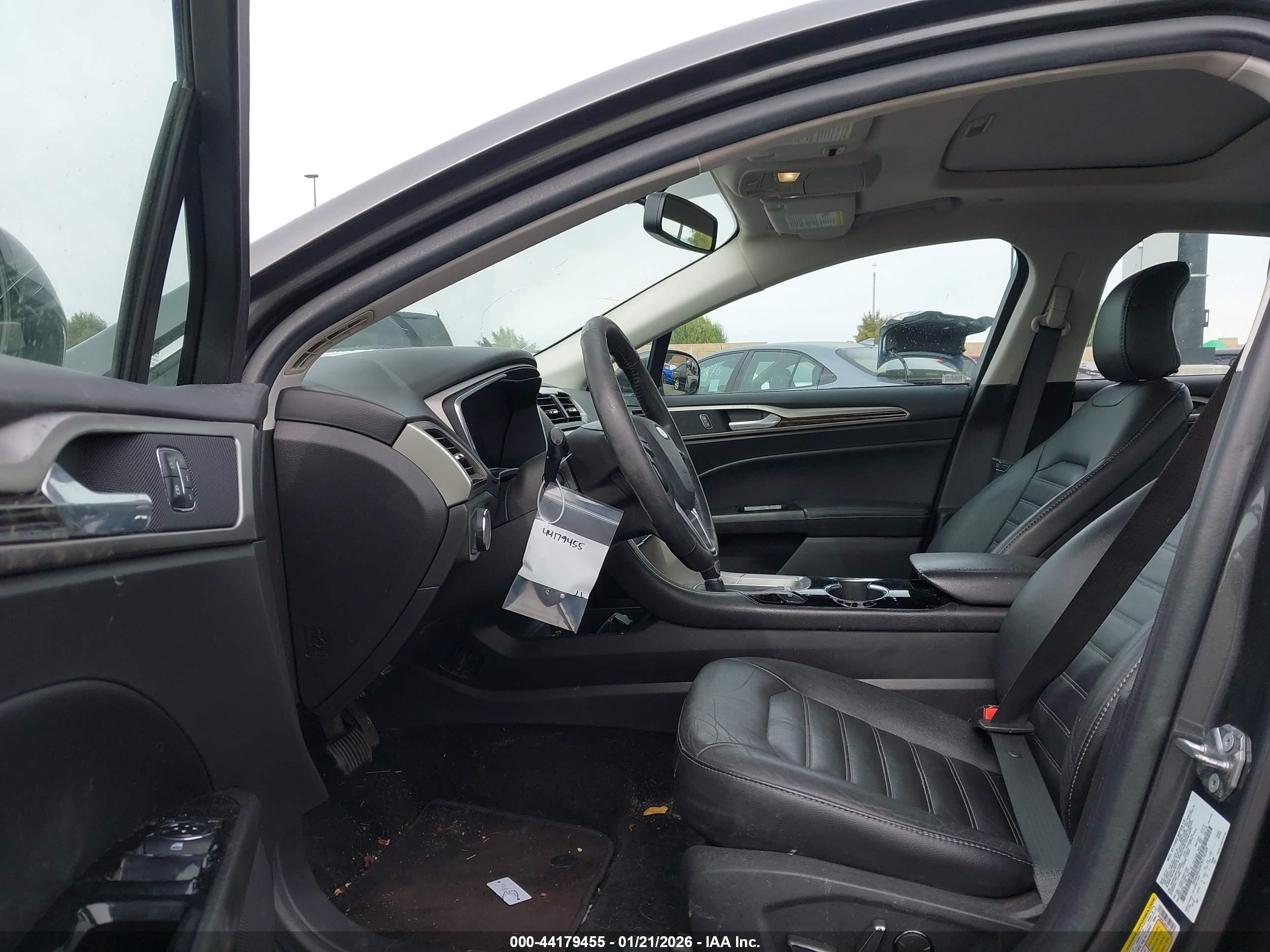 FORD FUSION image 5