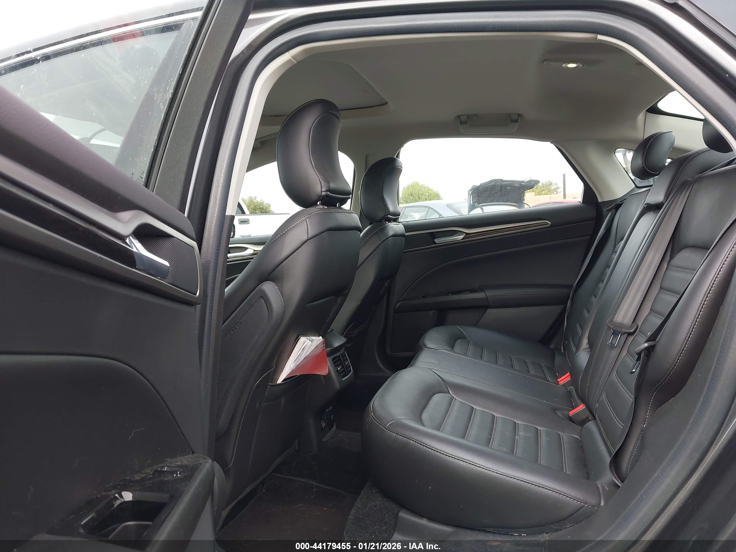 FORD FUSION image 8
