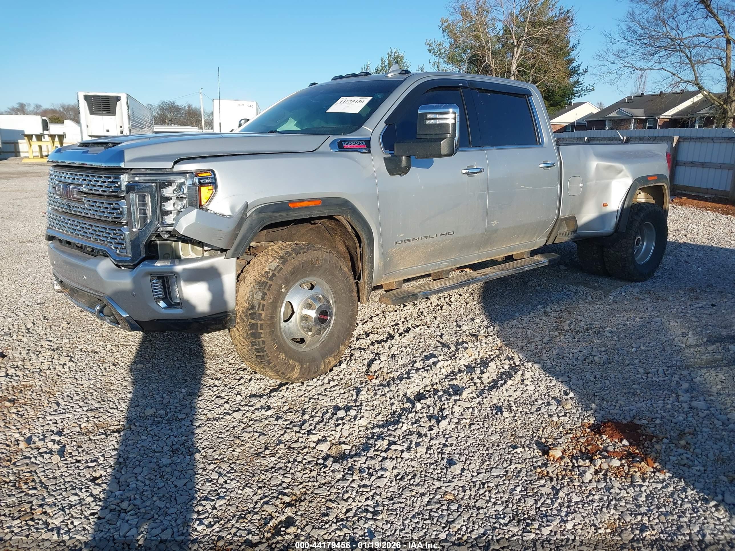 GMC SIERRA image 2