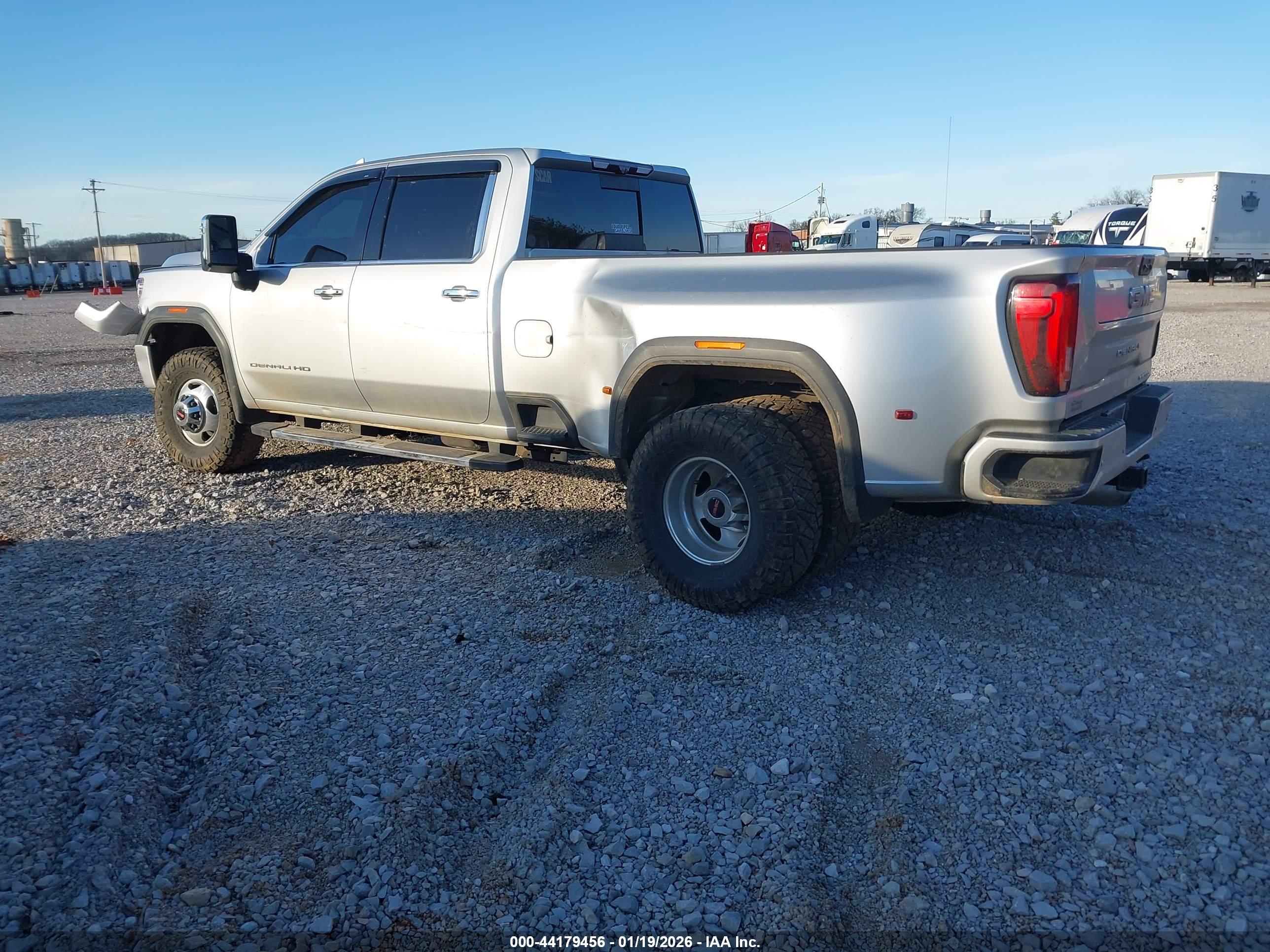 GMC SIERRA image 3
