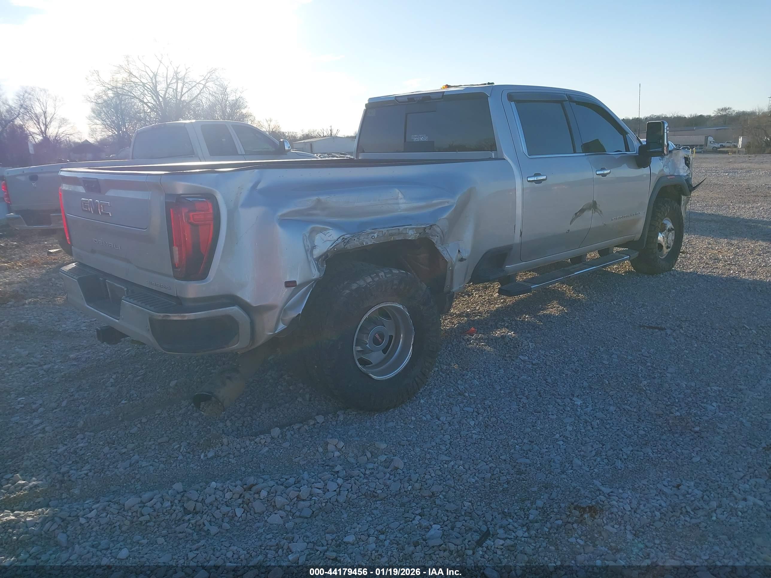 GMC SIERRA image 4