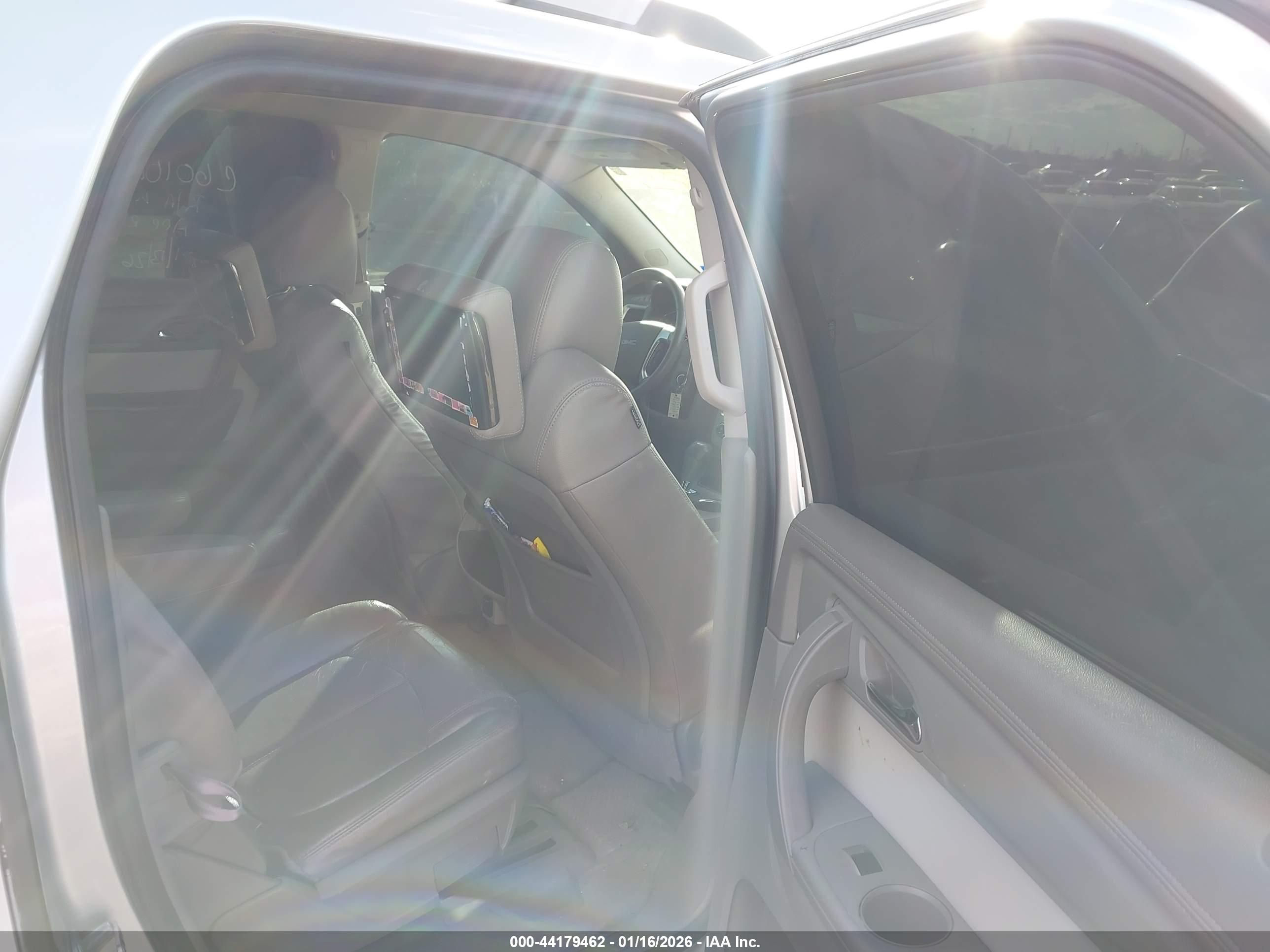 GMC ACADIA image 8
