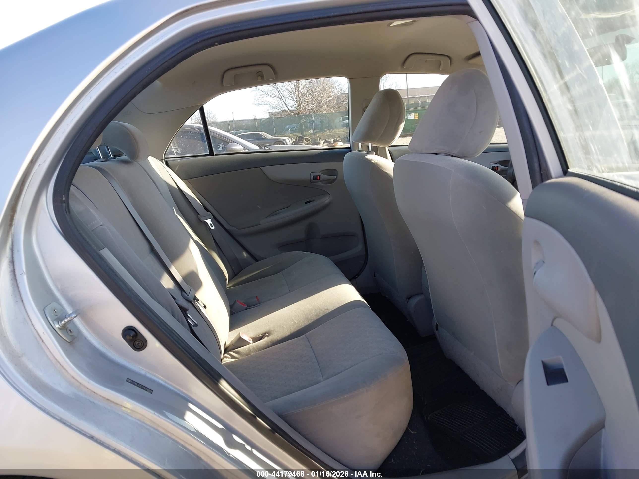 TOYOTA COROLLA image 8