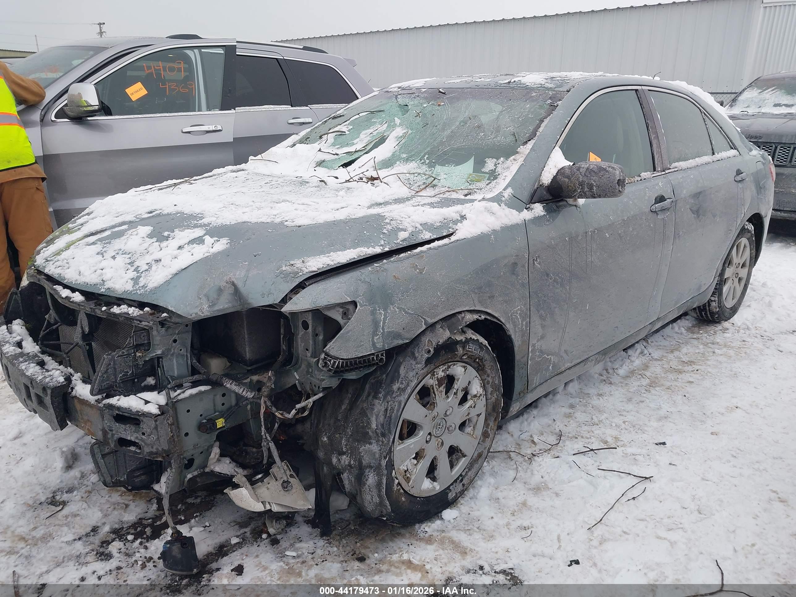 TOYOTA CAMRY image 2