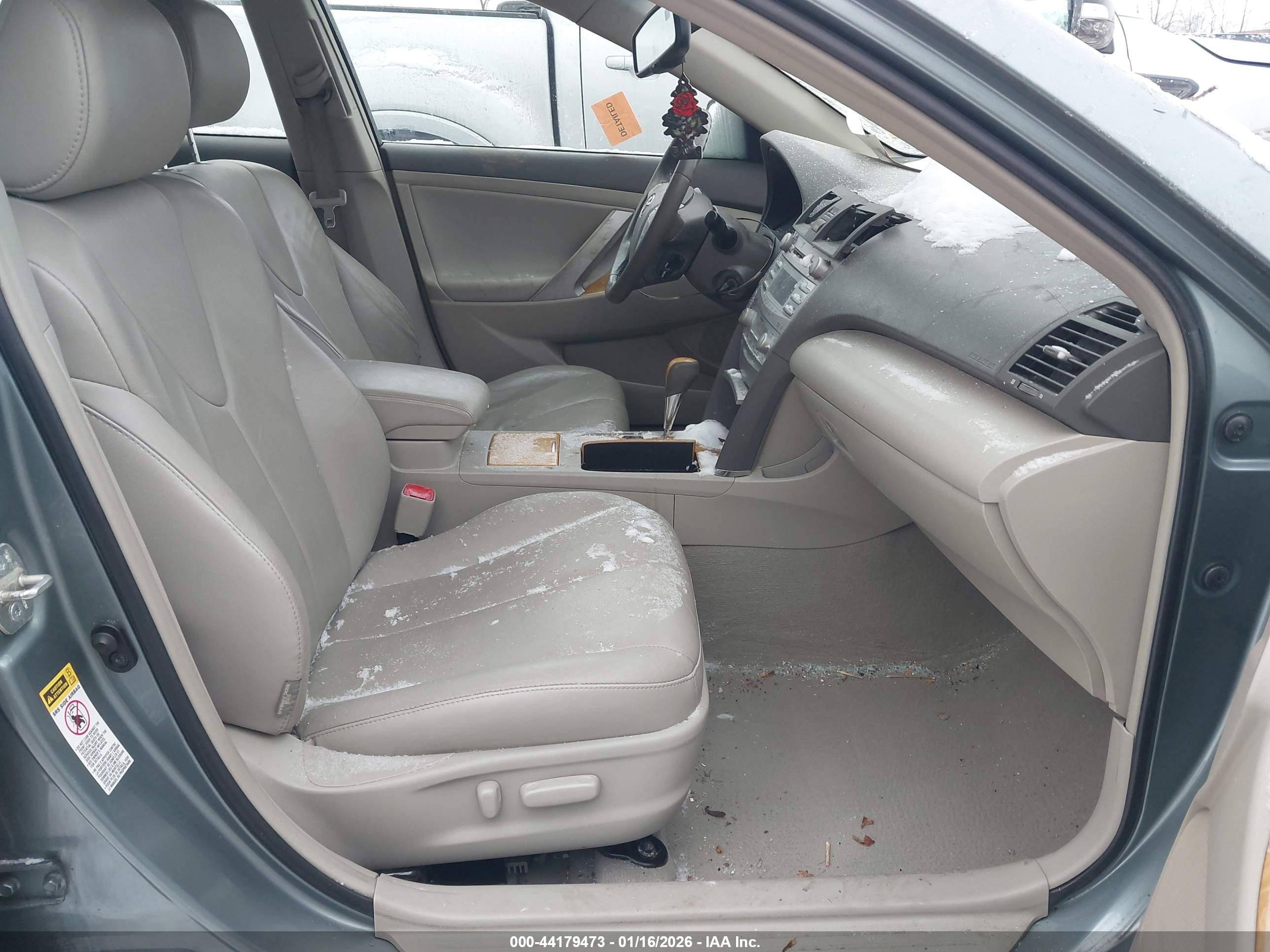 TOYOTA CAMRY image 5