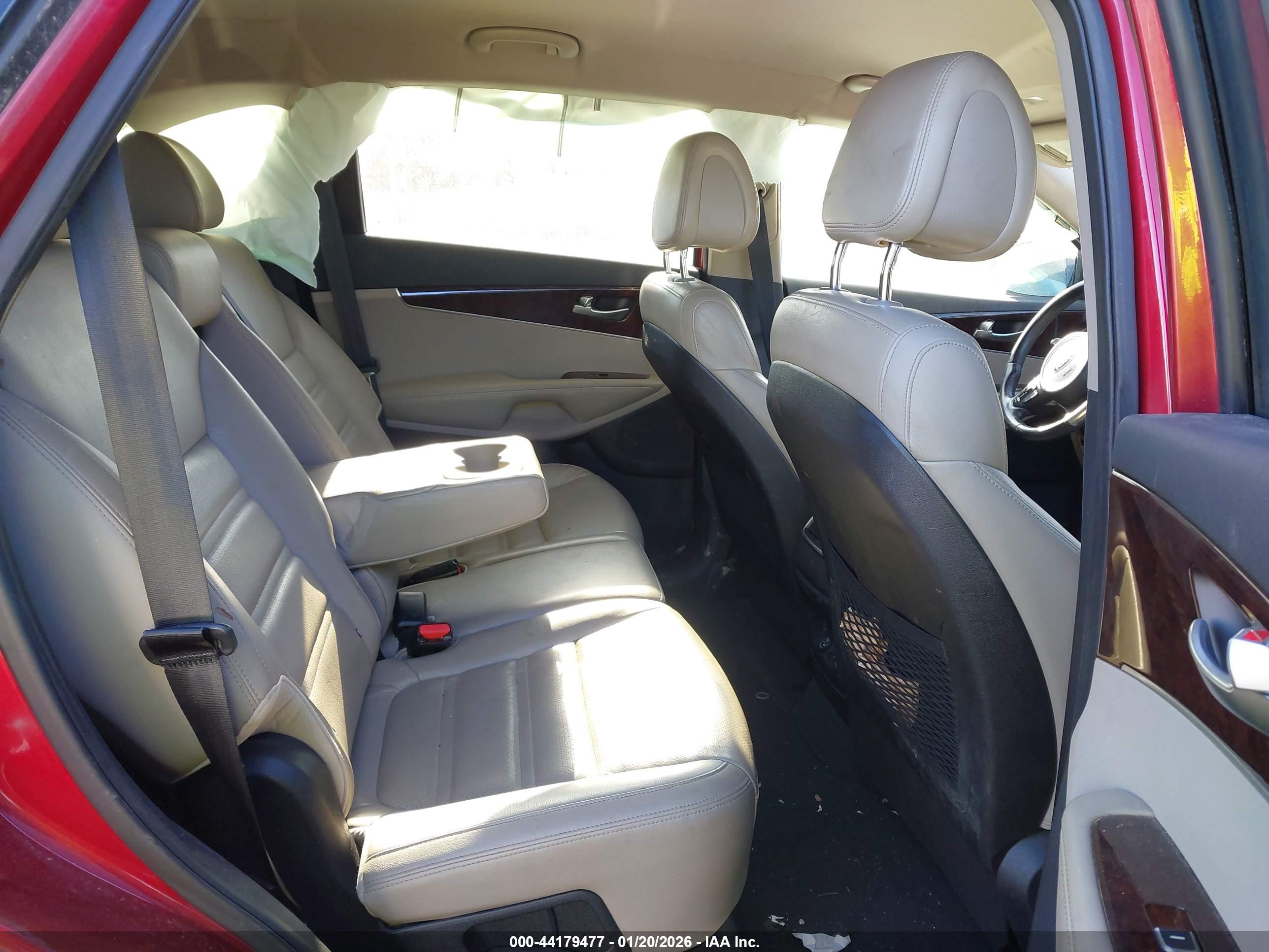 KIA SORENTO image 8