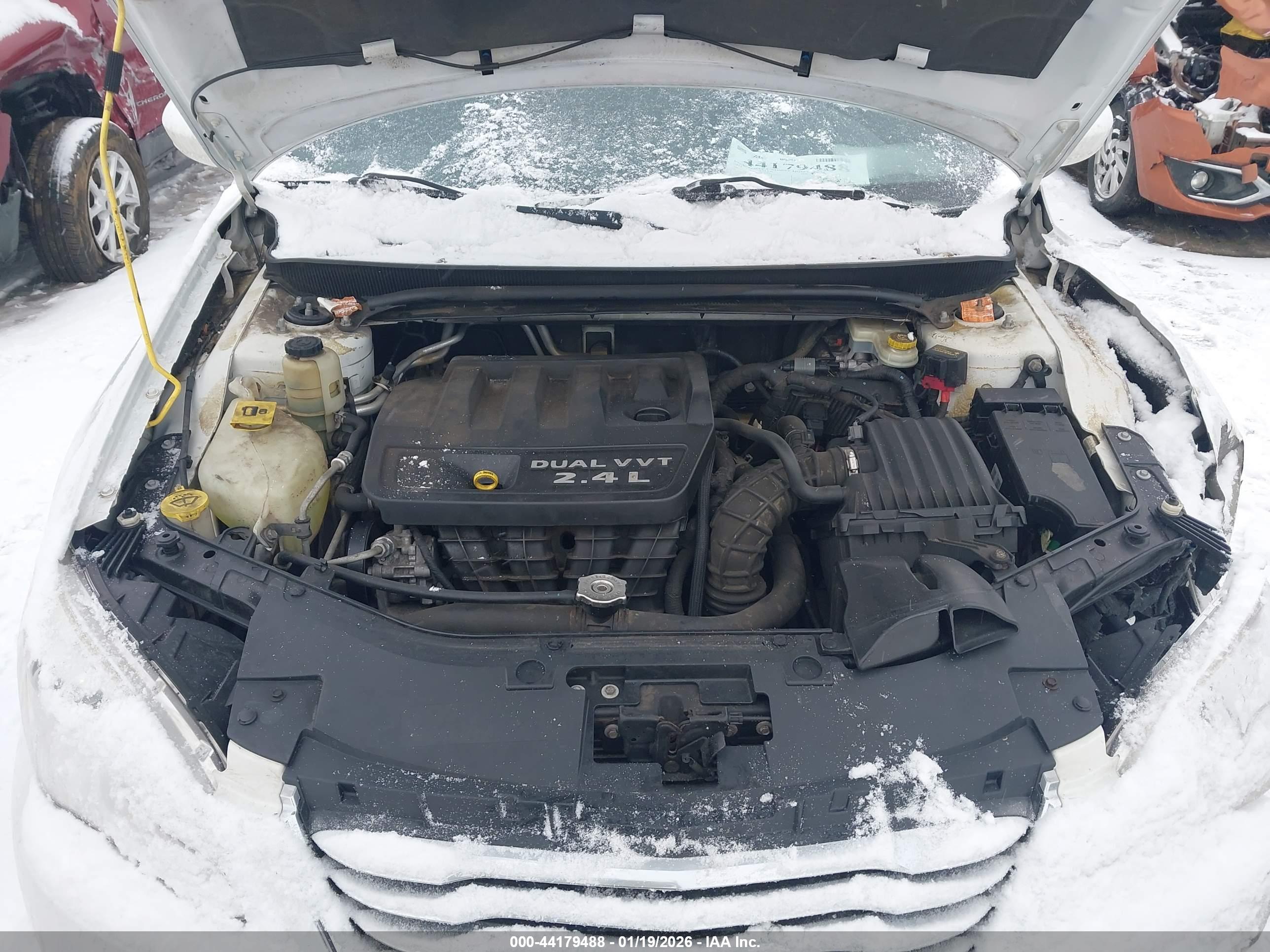 CHRYSLER 200 image 10