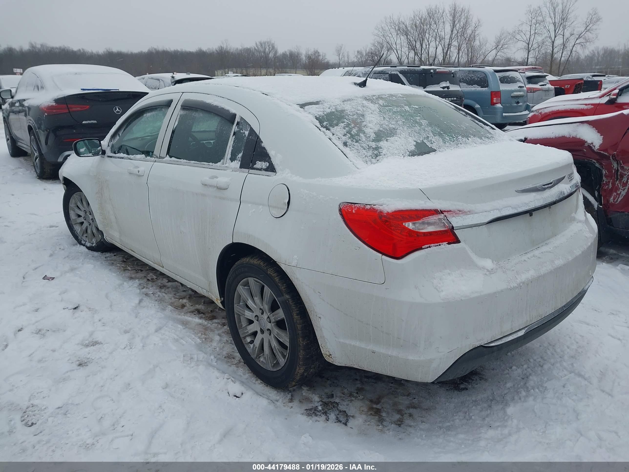 CHRYSLER 200 image 3