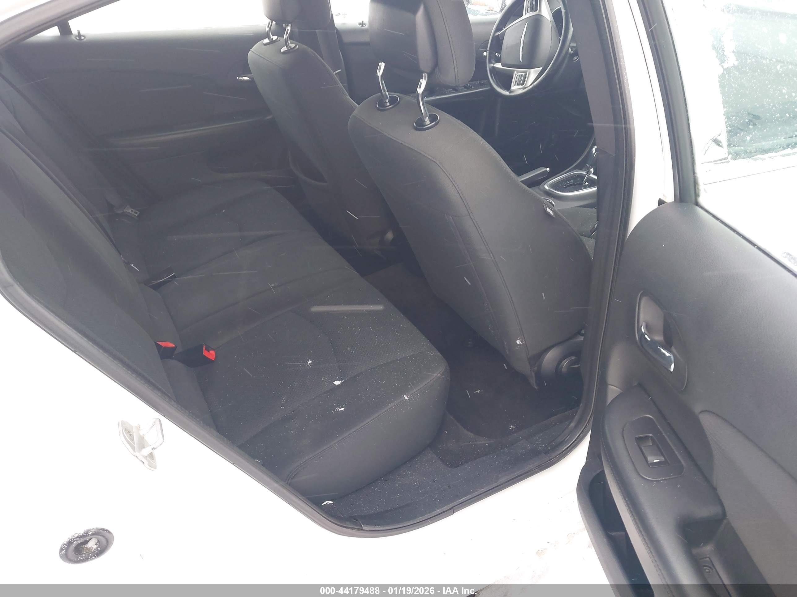 CHRYSLER 200 image 8