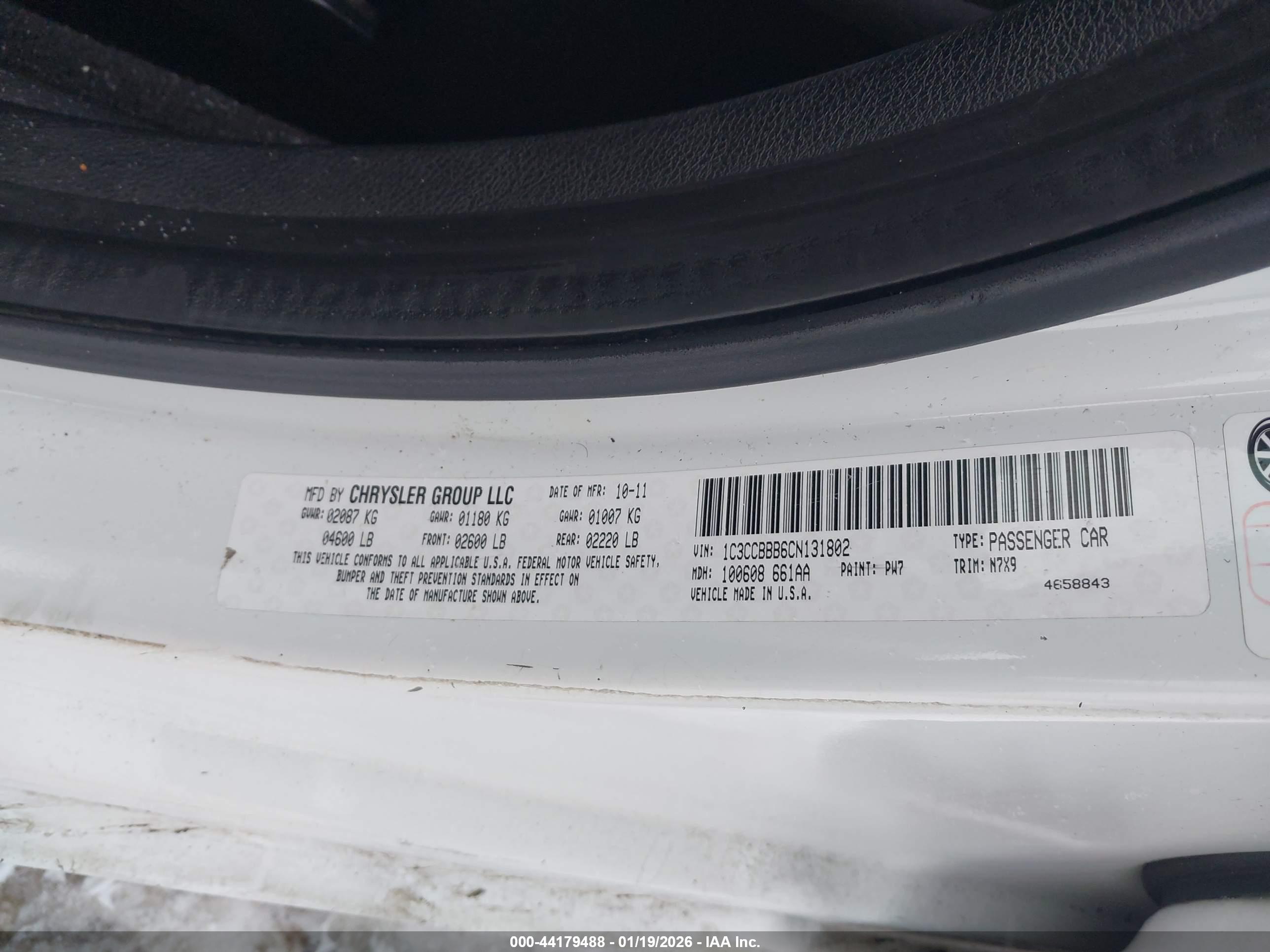 CHRYSLER 200 image 9
