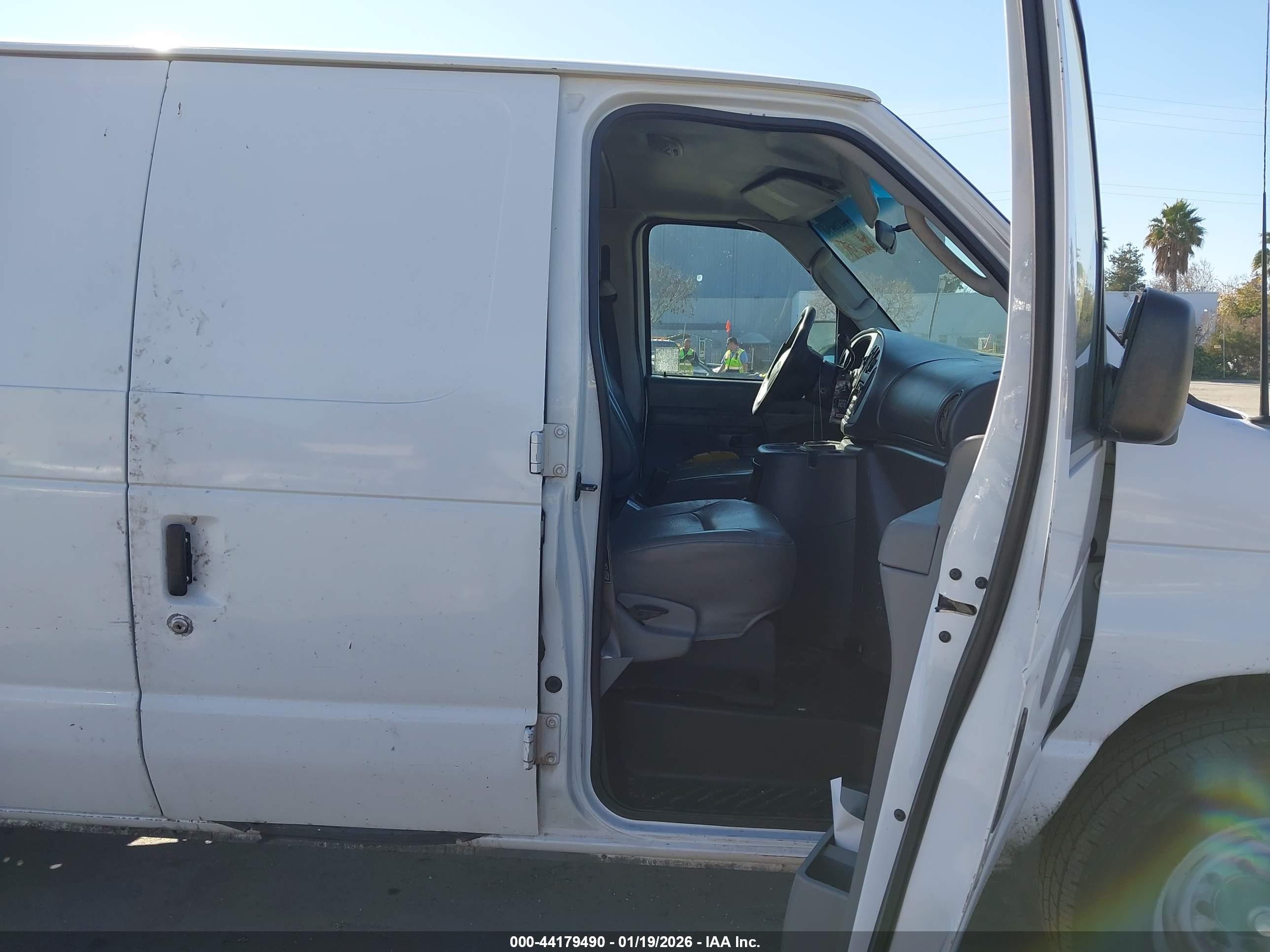 FORD E-250 image 5