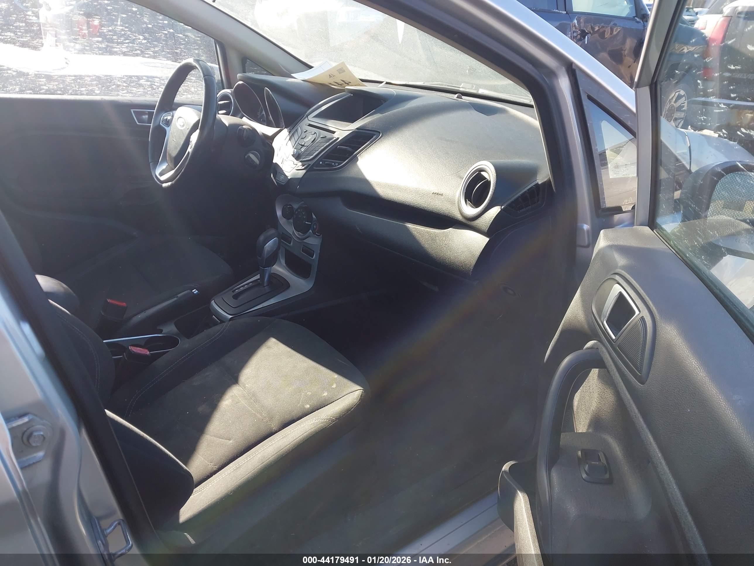 FORD FIESTA image 5
