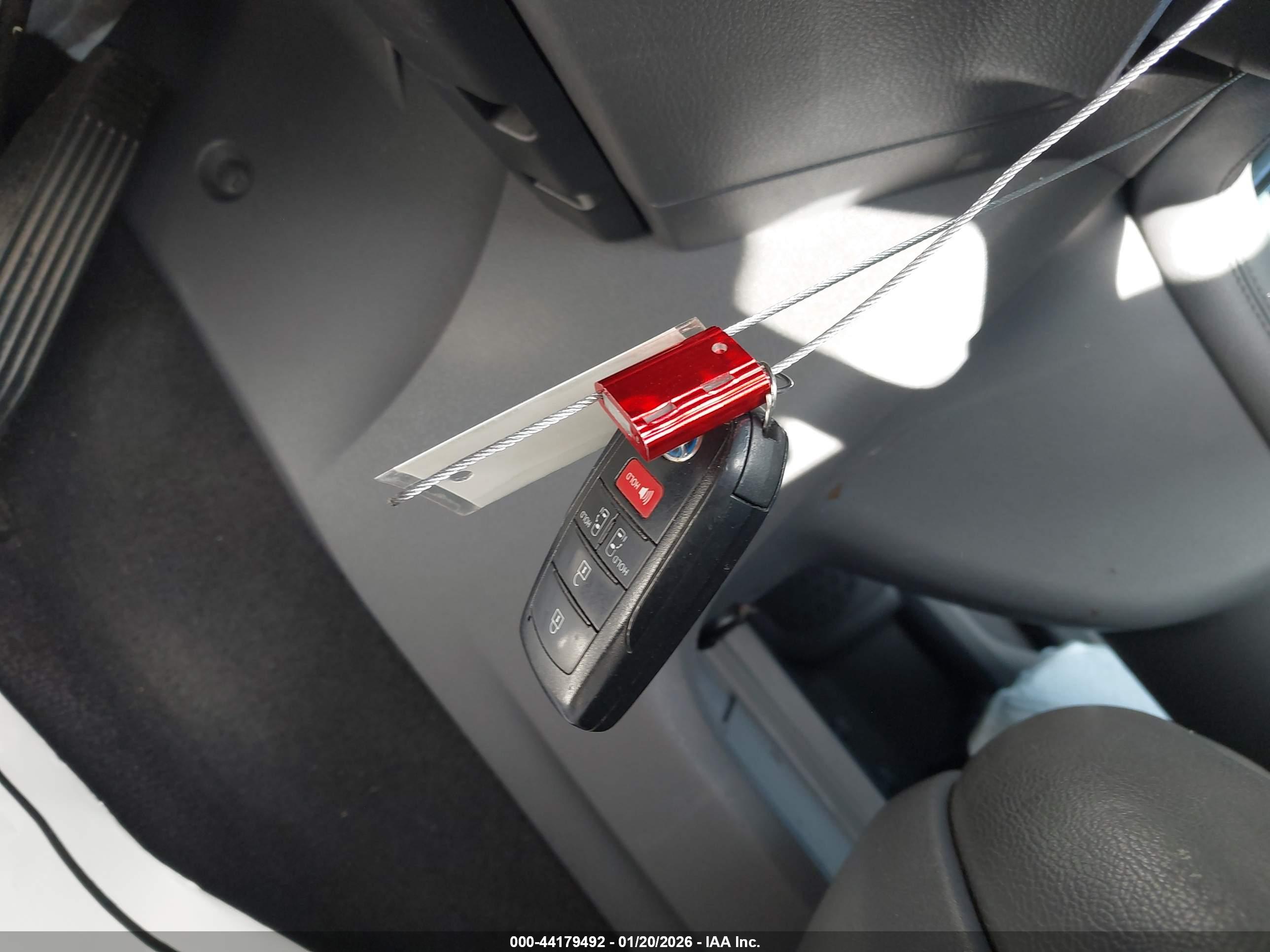 TOYOTA SIENNA image 11