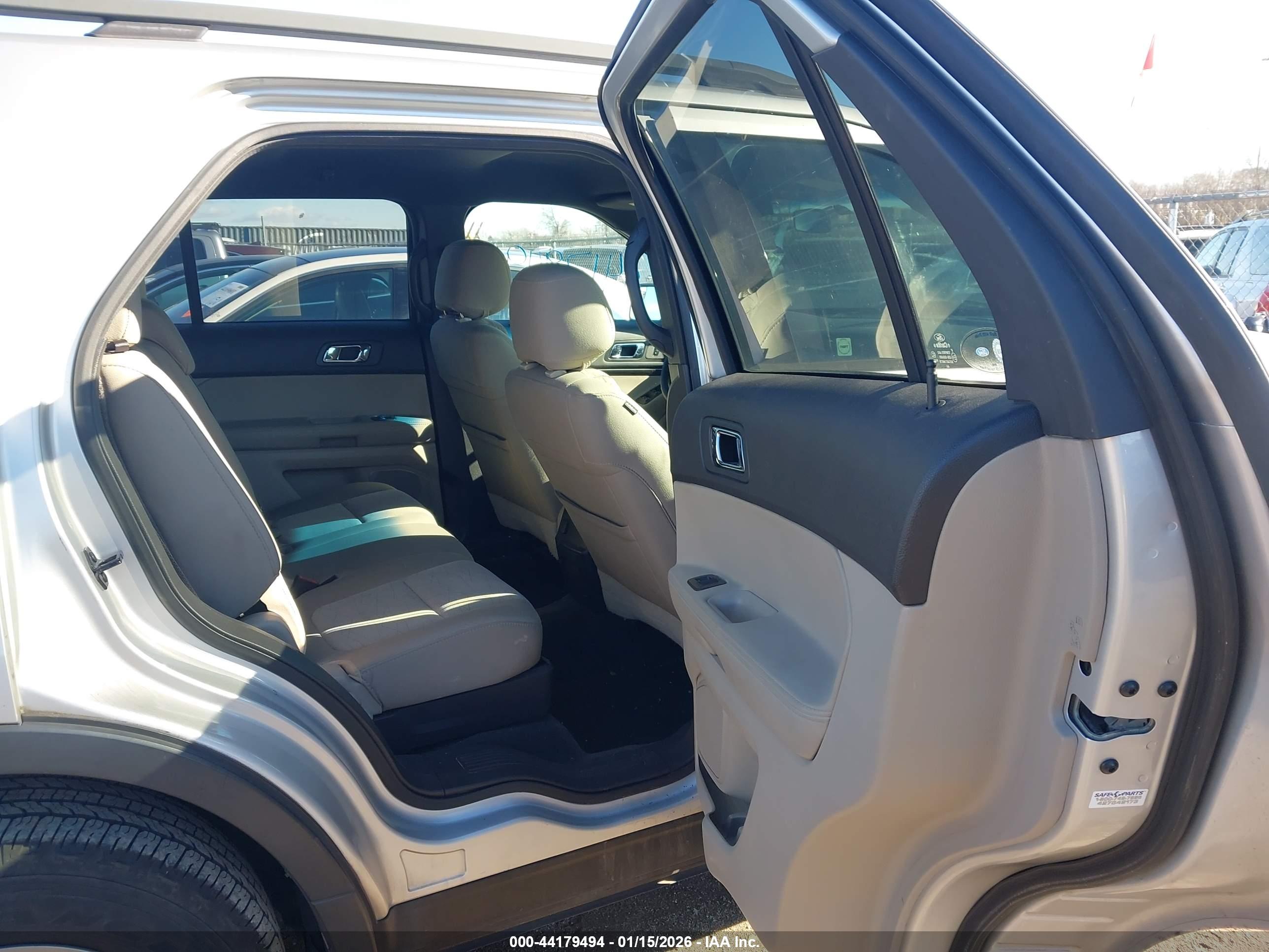 FORD EXPLORER image 8