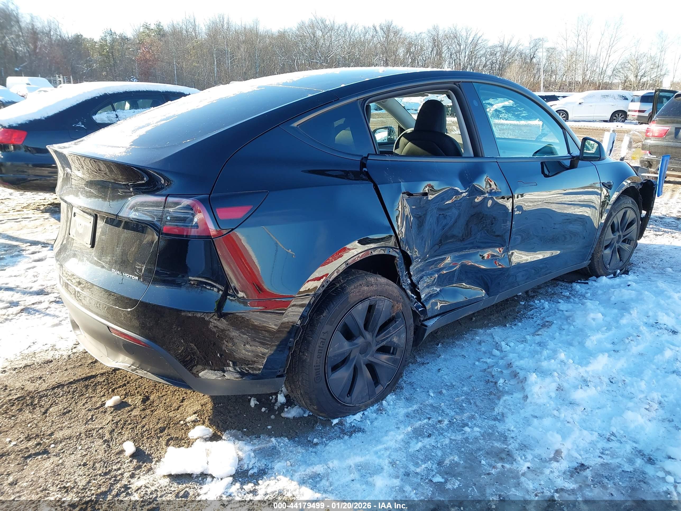 TESLA MODEL image 4