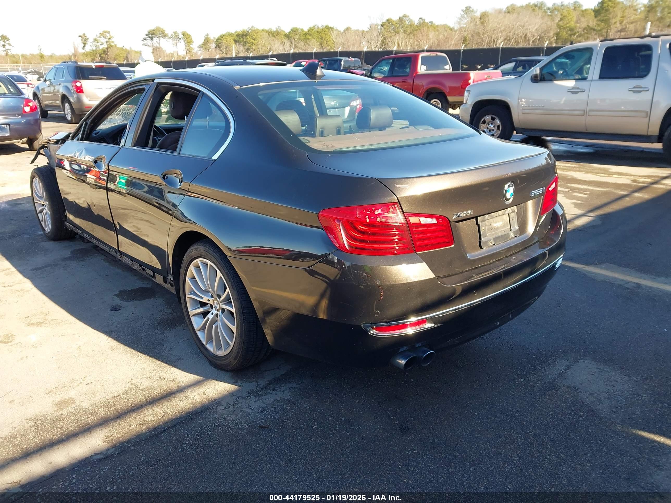 BMW 528I image 3