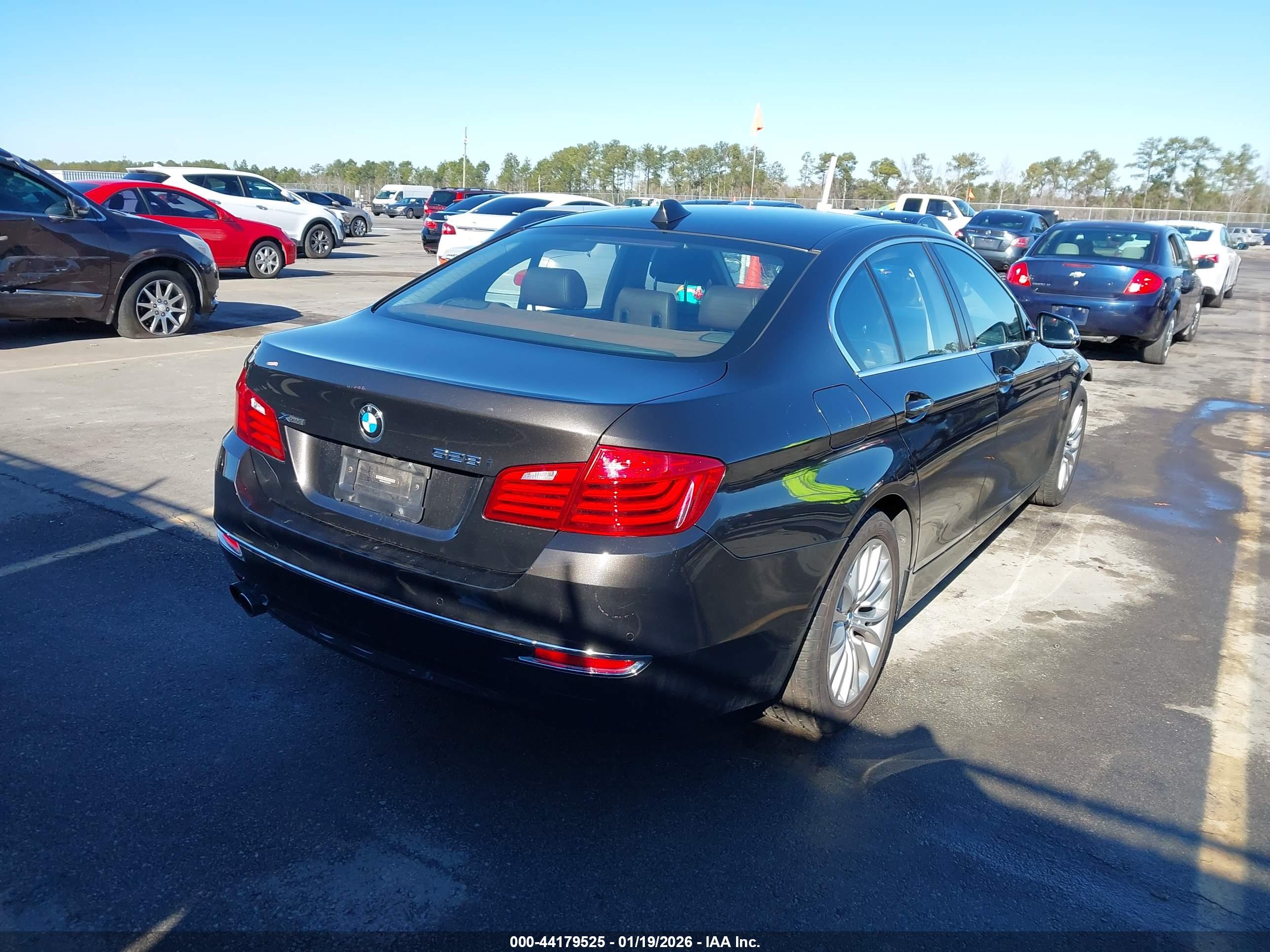 BMW 528I image 4