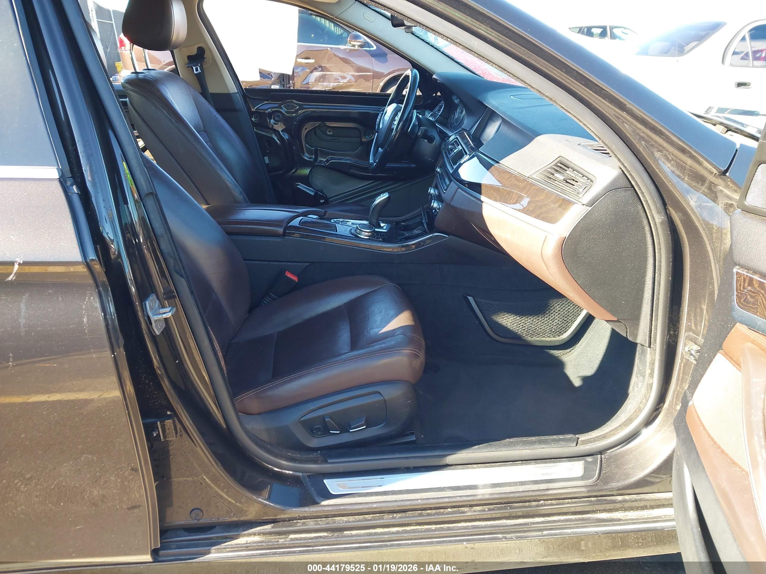 BMW 528I image 5