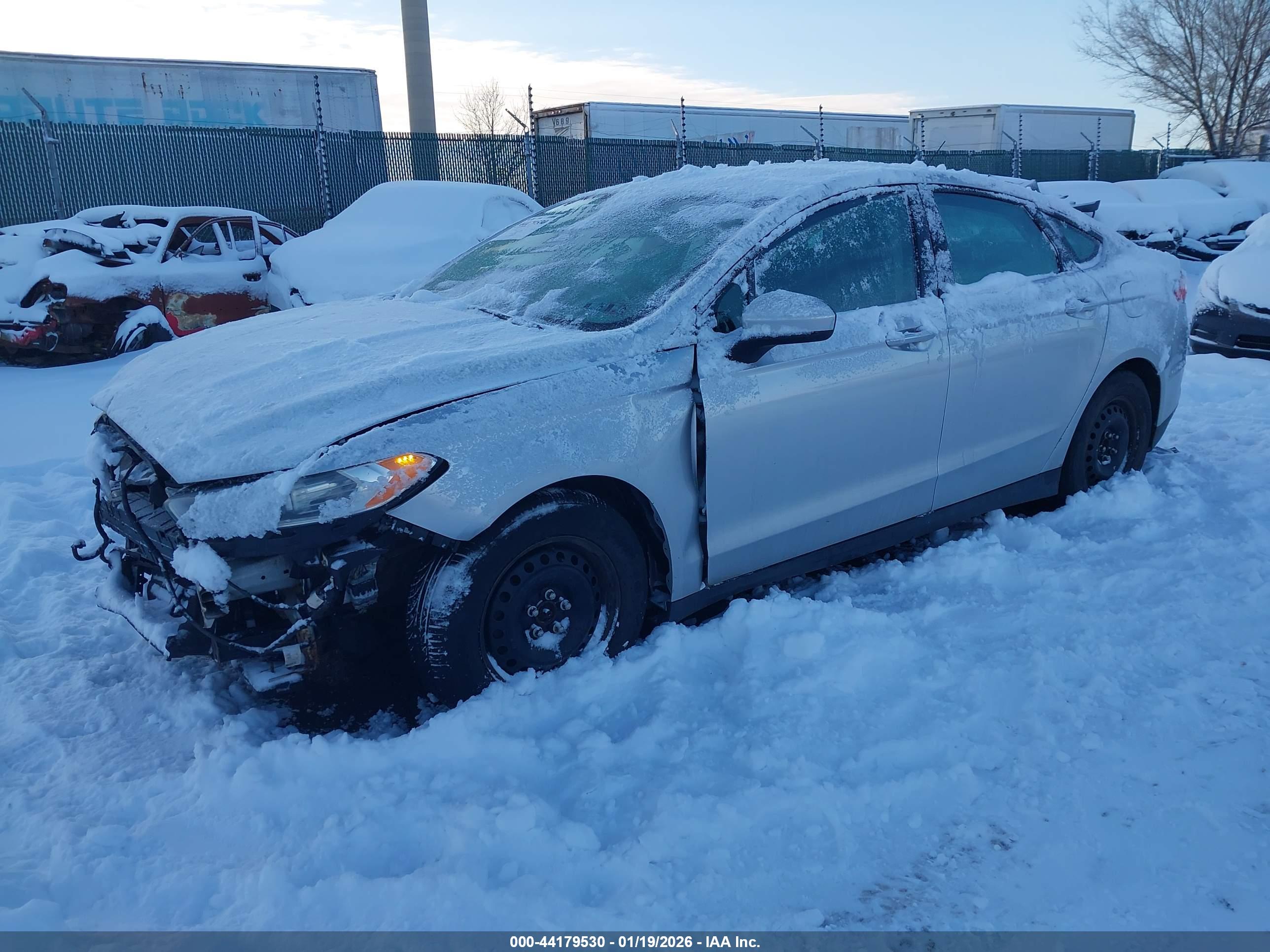 FORD FUSION image 2