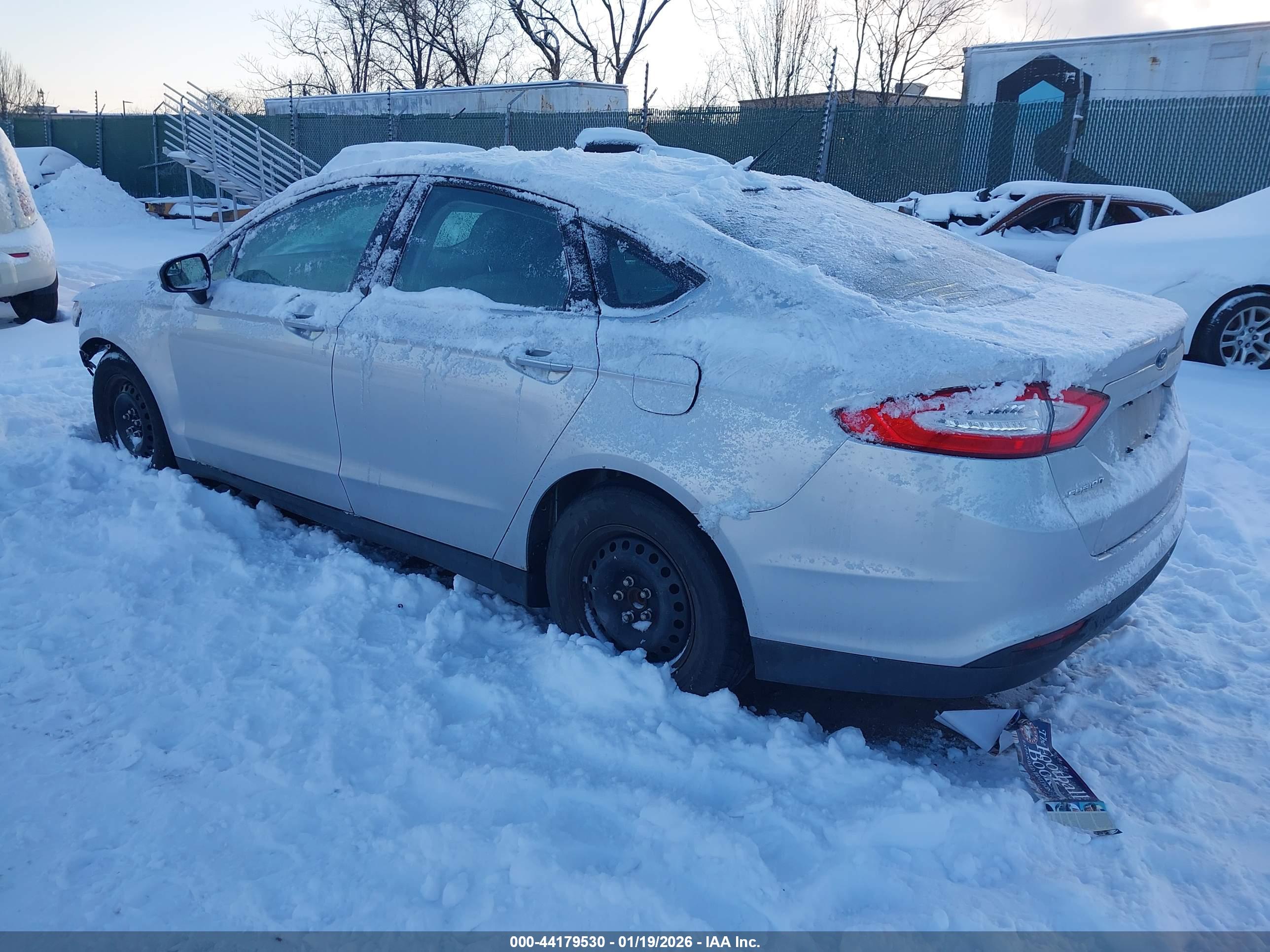 FORD FUSION image 3