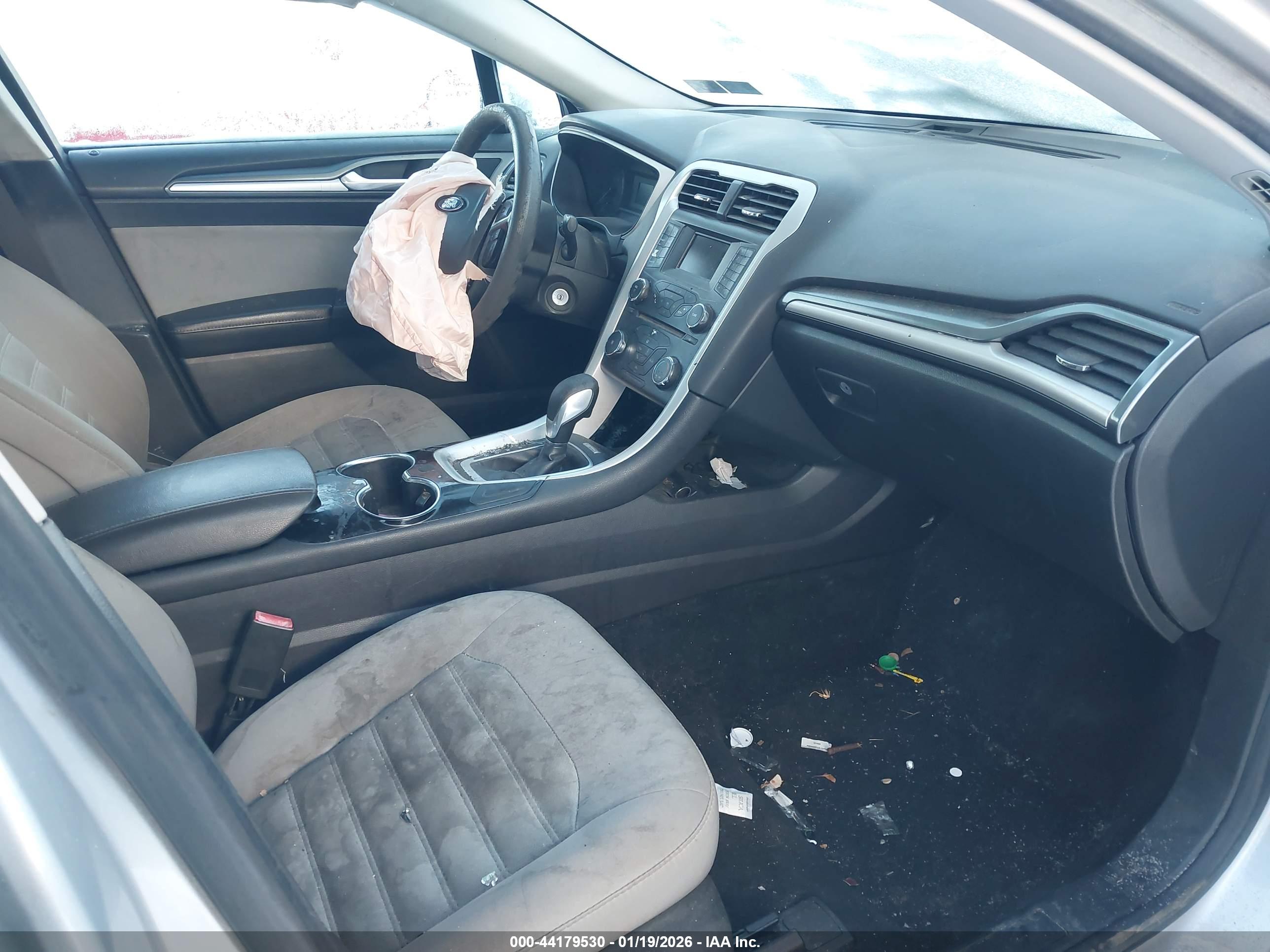 FORD FUSION image 5