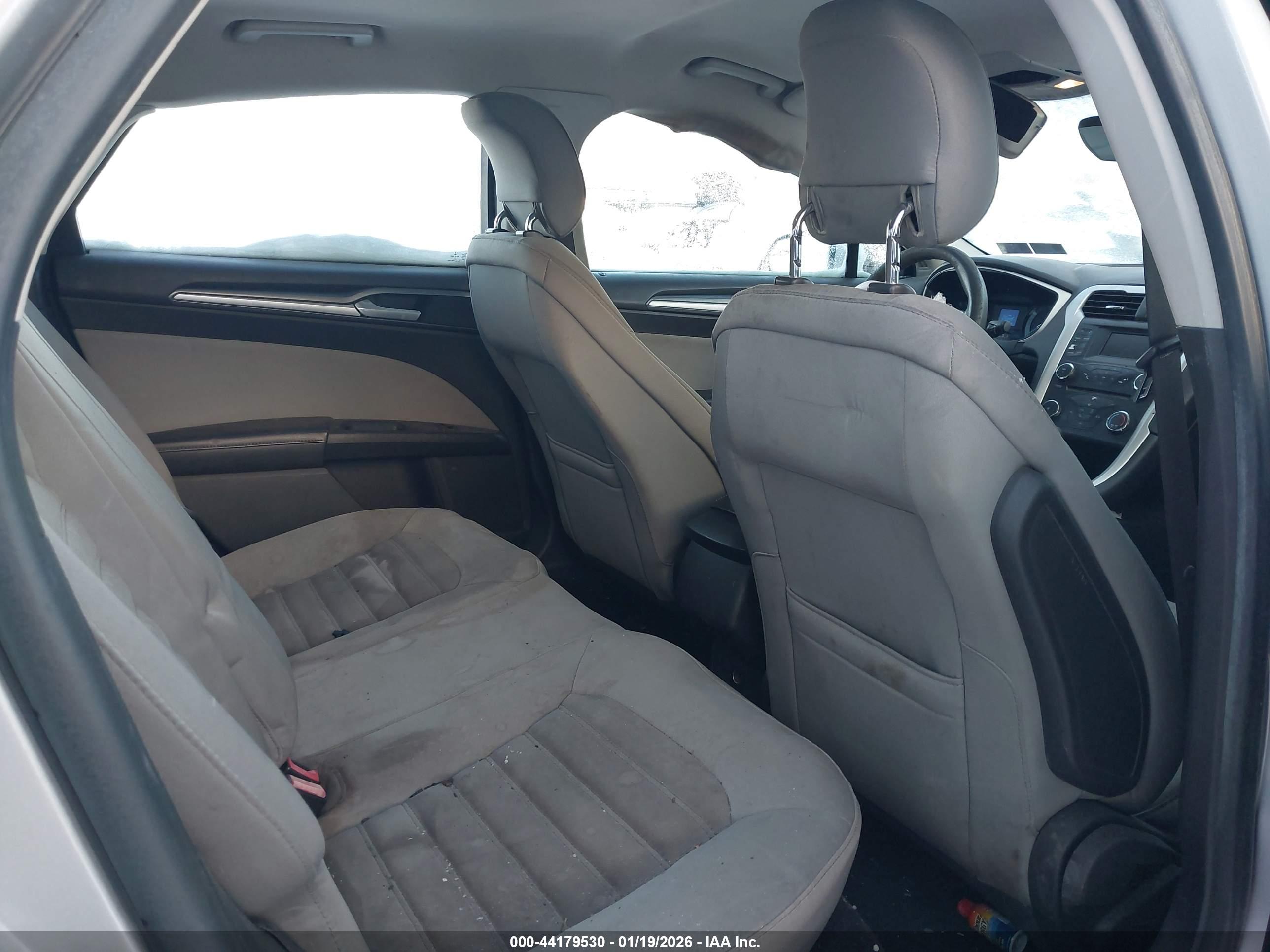 FORD FUSION image 8