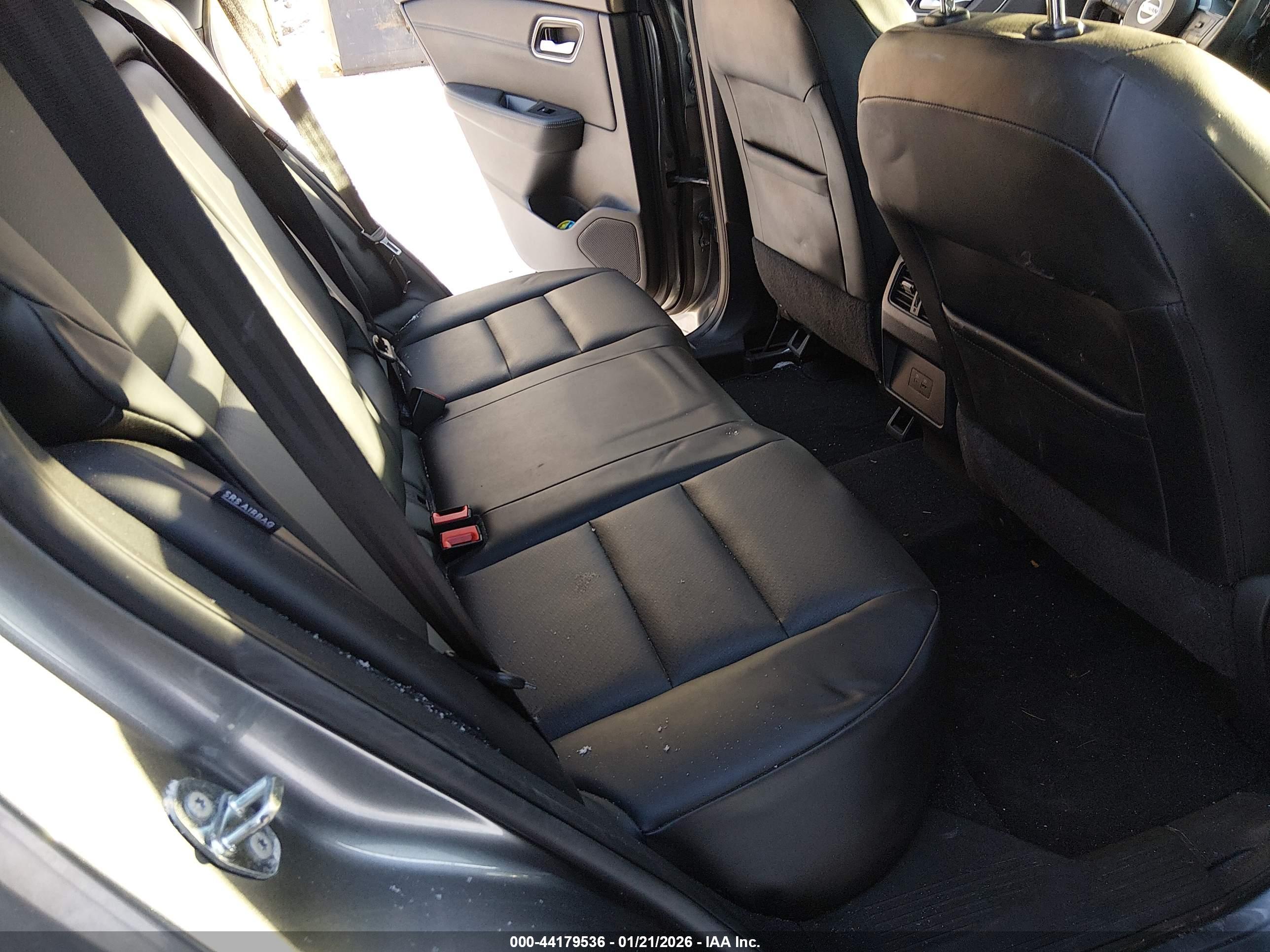 NISSAN ROGUE image 8