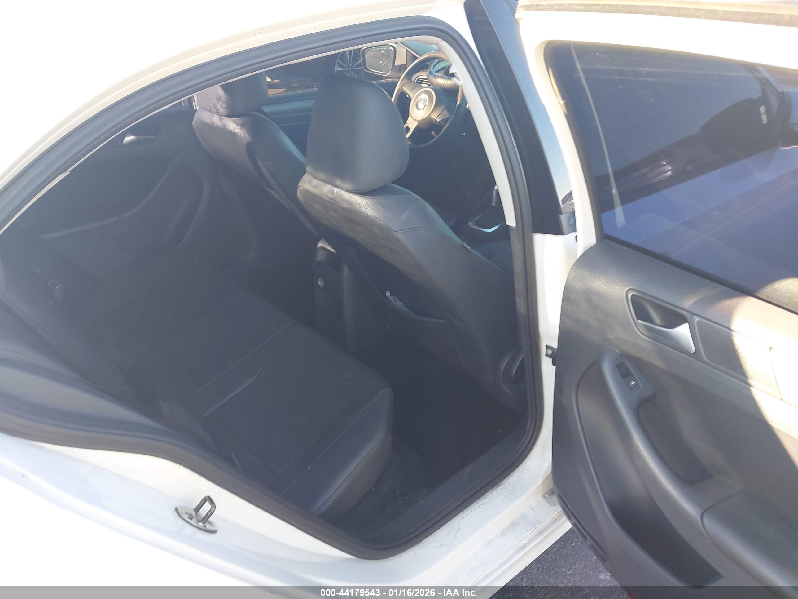 VOLKSWAGEN JETTA image 8