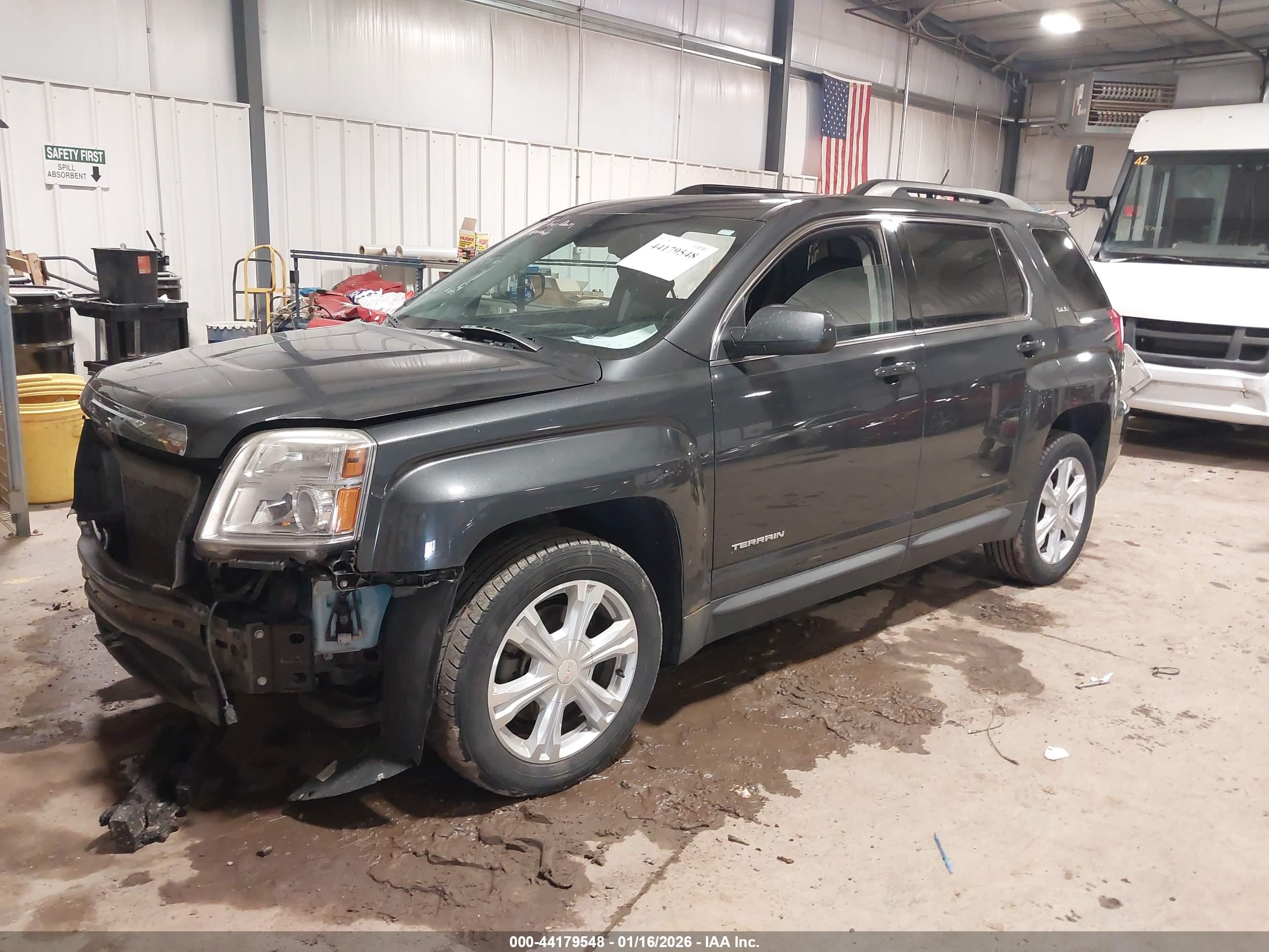 GMC TERRAIN image 2