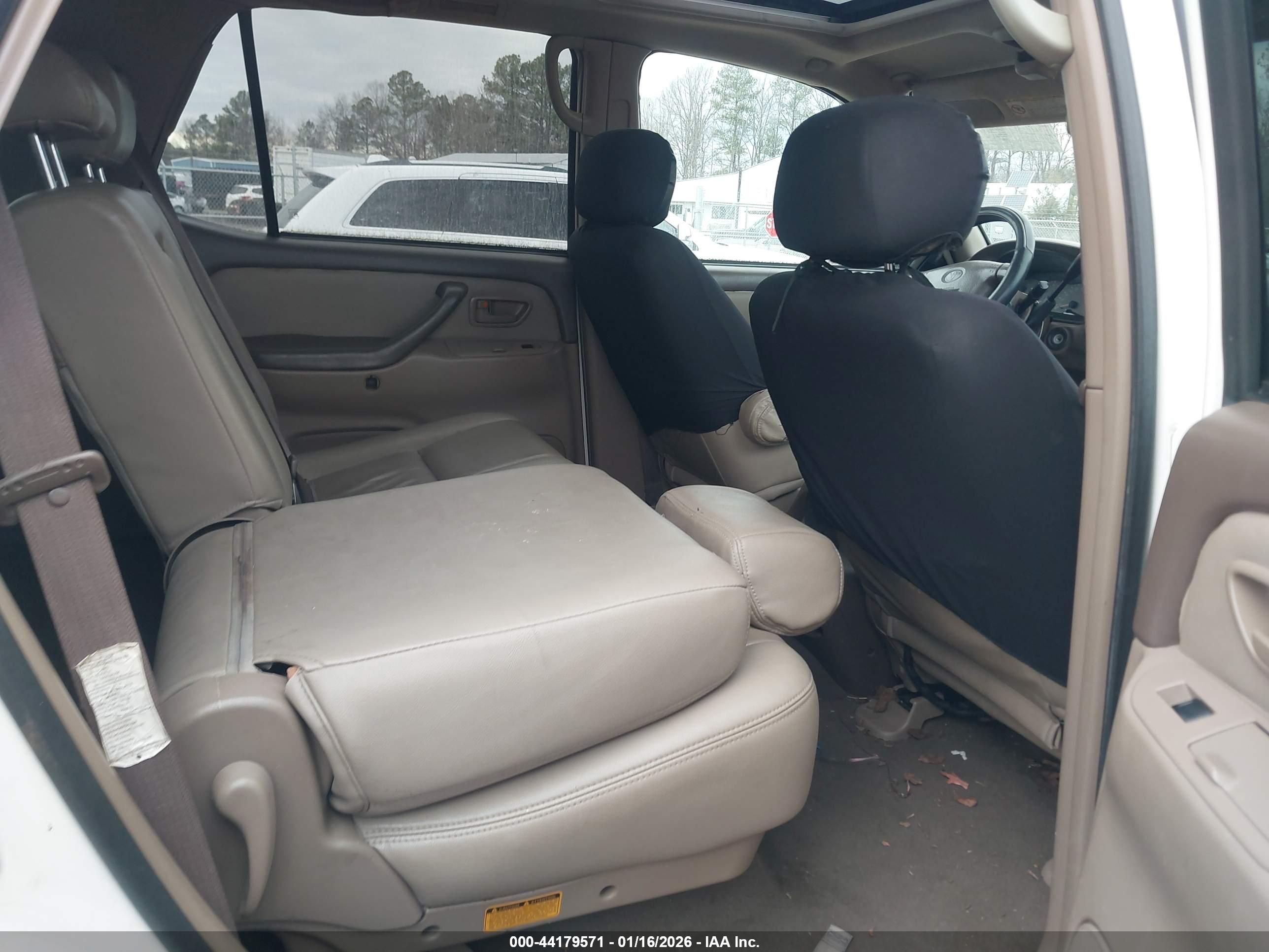 TOYOTA SEQUOIA image 8