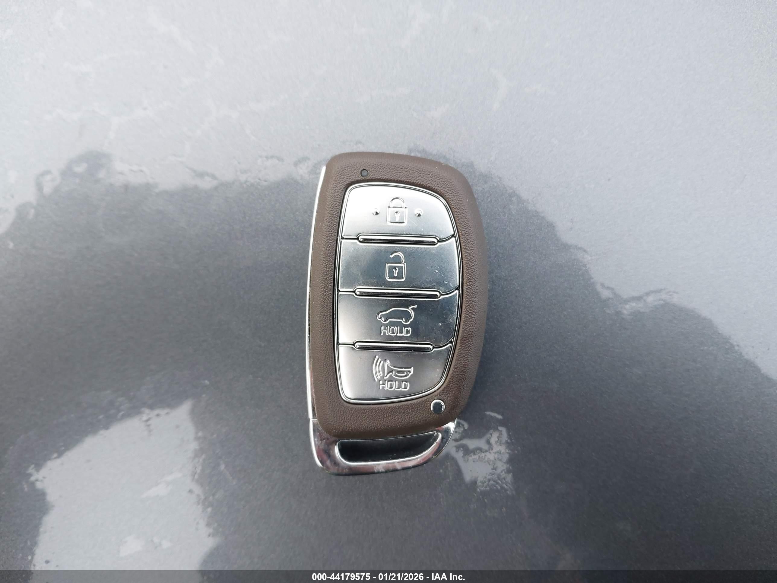 HYUNDAI TUCSON image 11