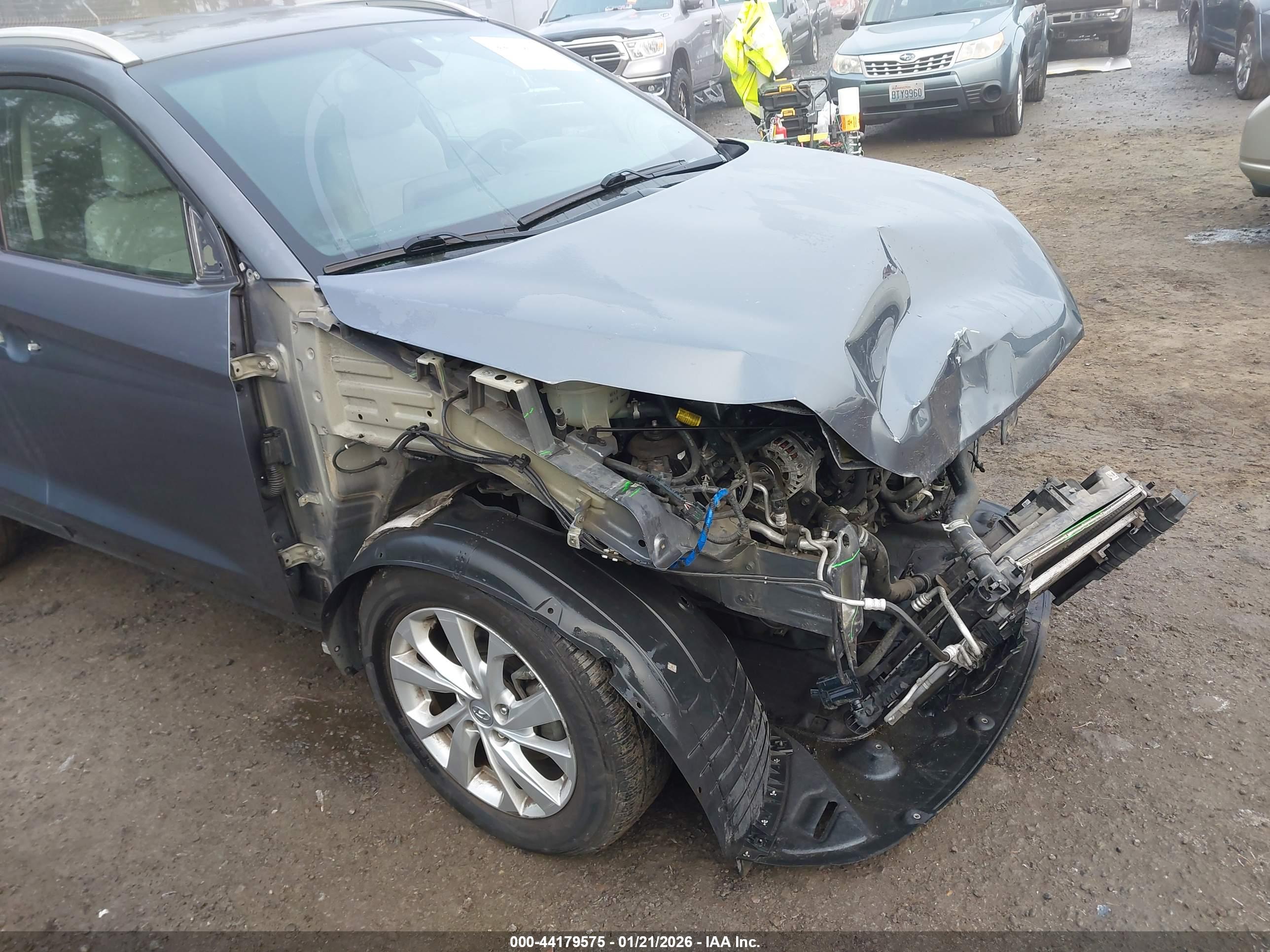 HYUNDAI TUCSON image 6
