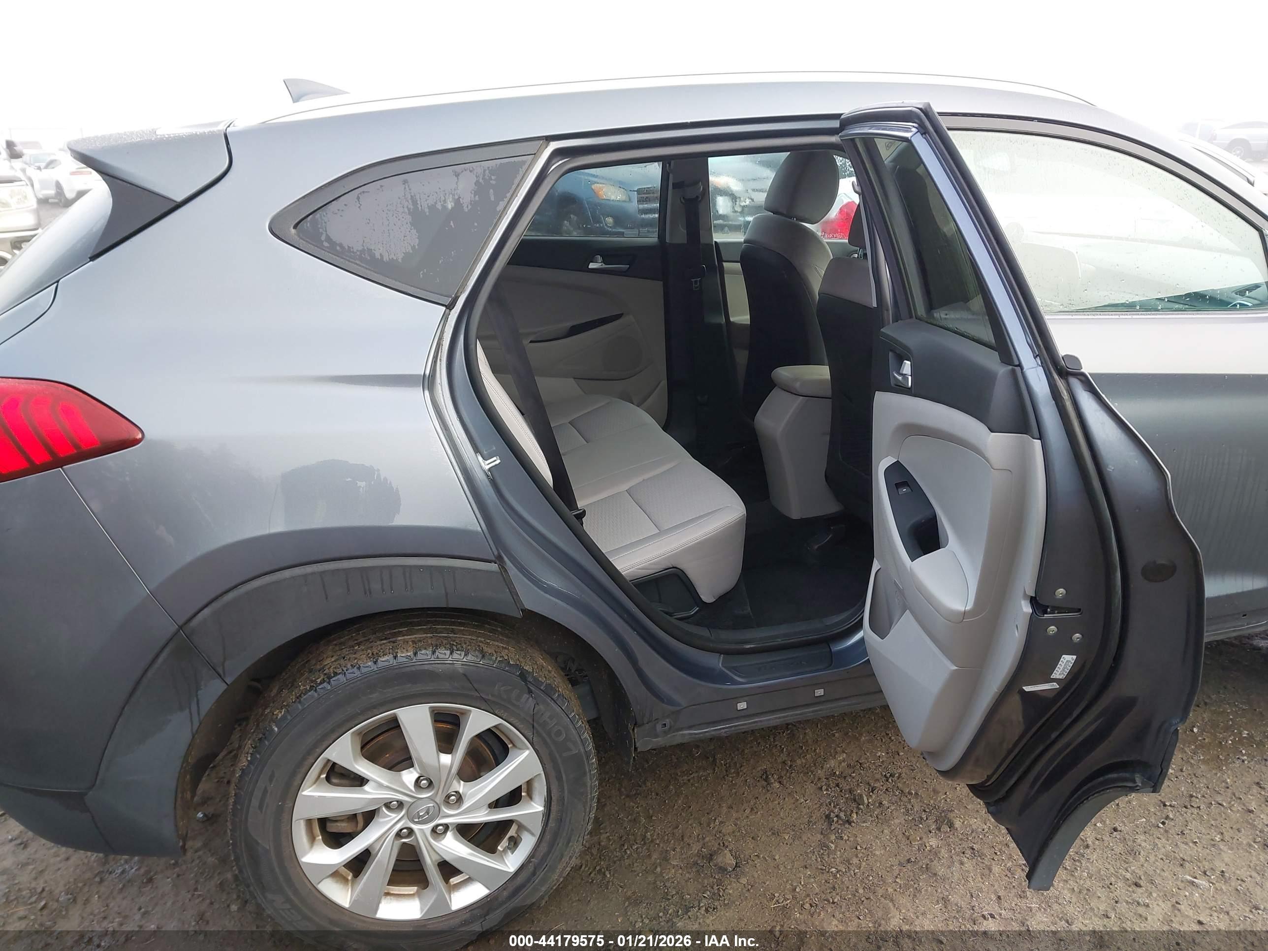 HYUNDAI TUCSON image 8