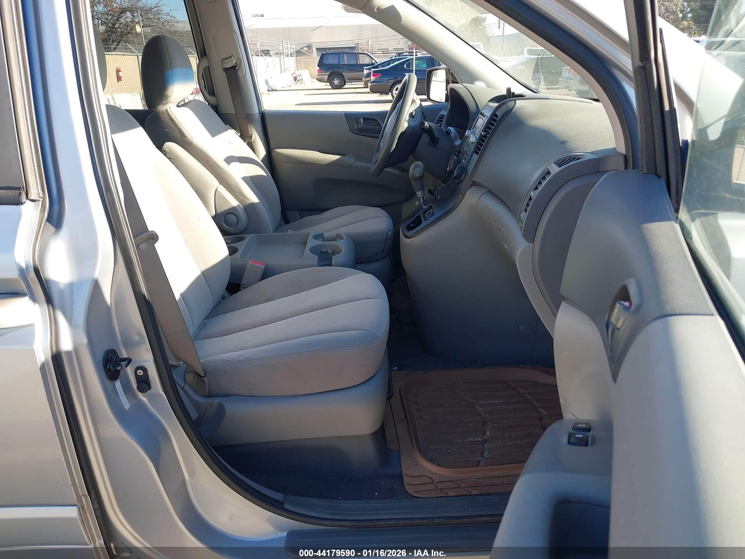 KIA SEDONA image 5