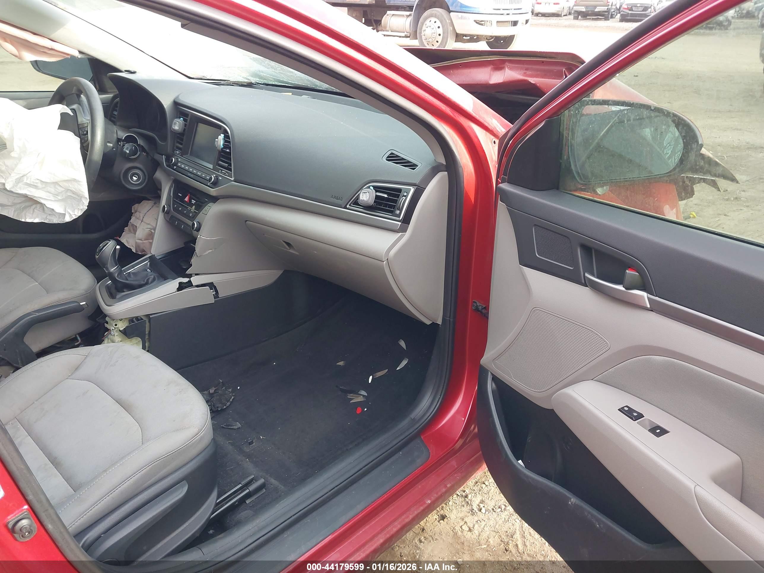 HYUNDAI ELANTRA image 5